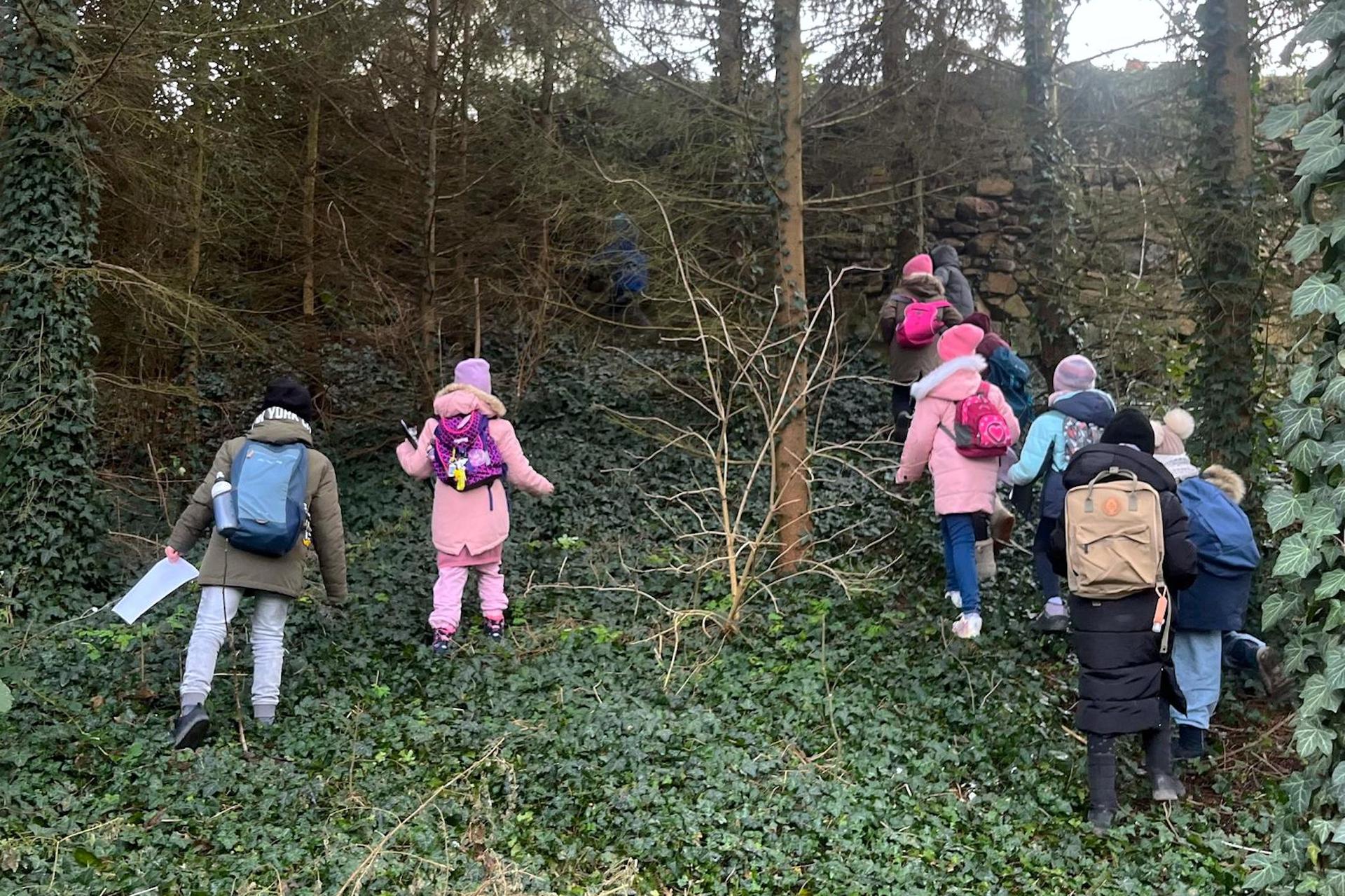 Direkt rein ins Geschehen: Das Entdeckerteam auf Erkundungstour. (Foto: Heimatverein Taucha)