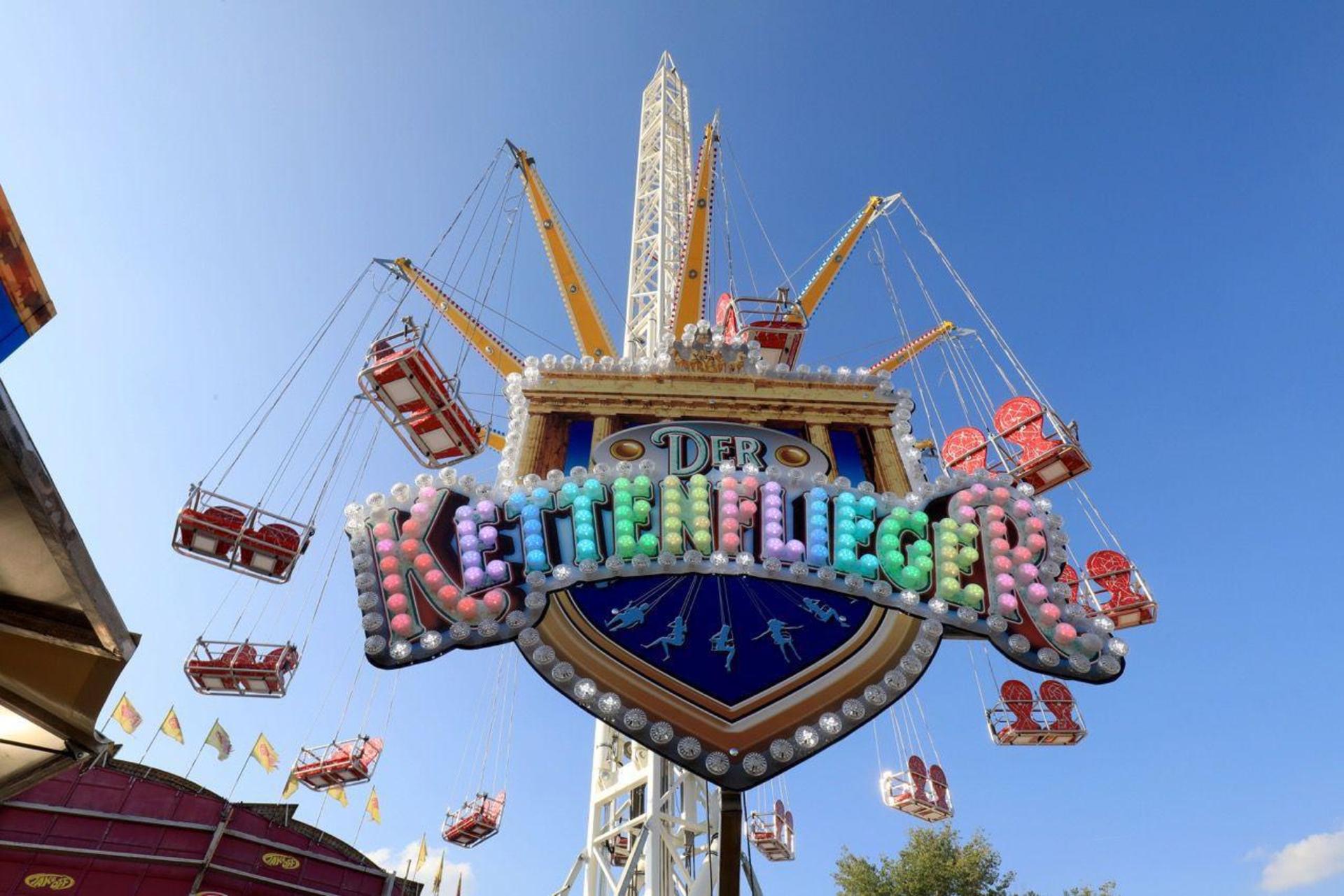 Wer ist höhenmutig und traut sich? Der Kettenflieger ist etwa 40 Meter hoch. (Foto: Jens Schmidt)