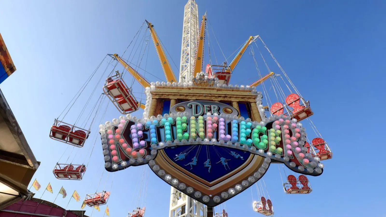 Wer ist höhenmutig und traut sich? Der Kettenflieger ist etwa 40 Meter hoch. (Foto: Jens Schmidt)