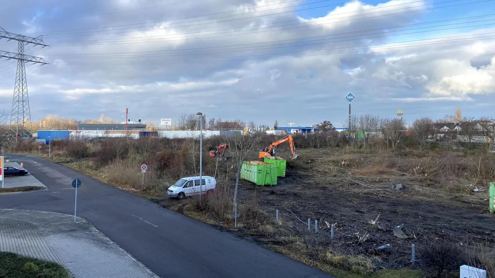 Hier soll der neue Fachmarkt entstehen: Zwischen Möbel Kraft und Dehner. (Foto: taucha-kompakt.de)