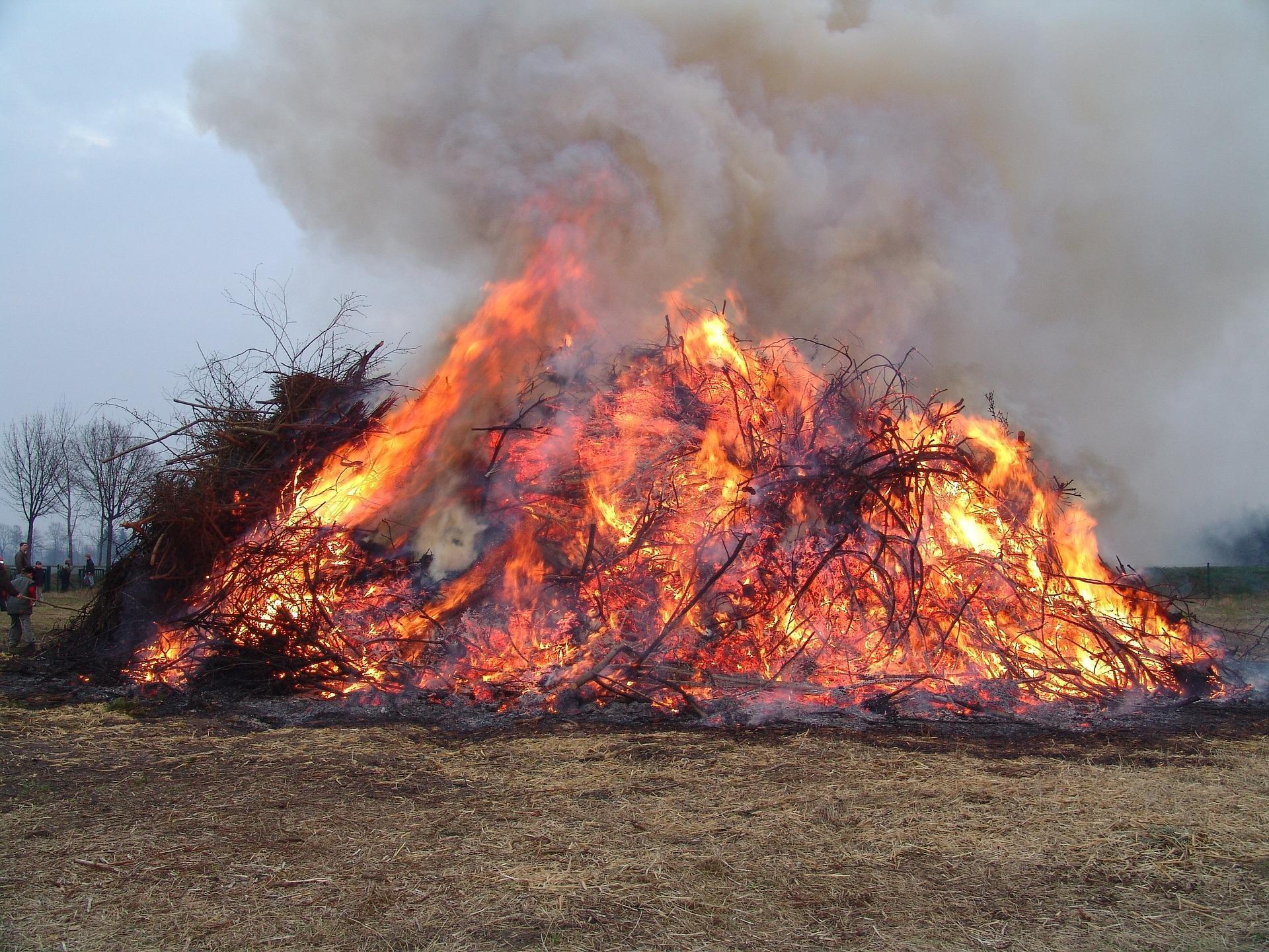 Osterfeuer haben eine lange Tradition (Symbolbild: Pixabay)