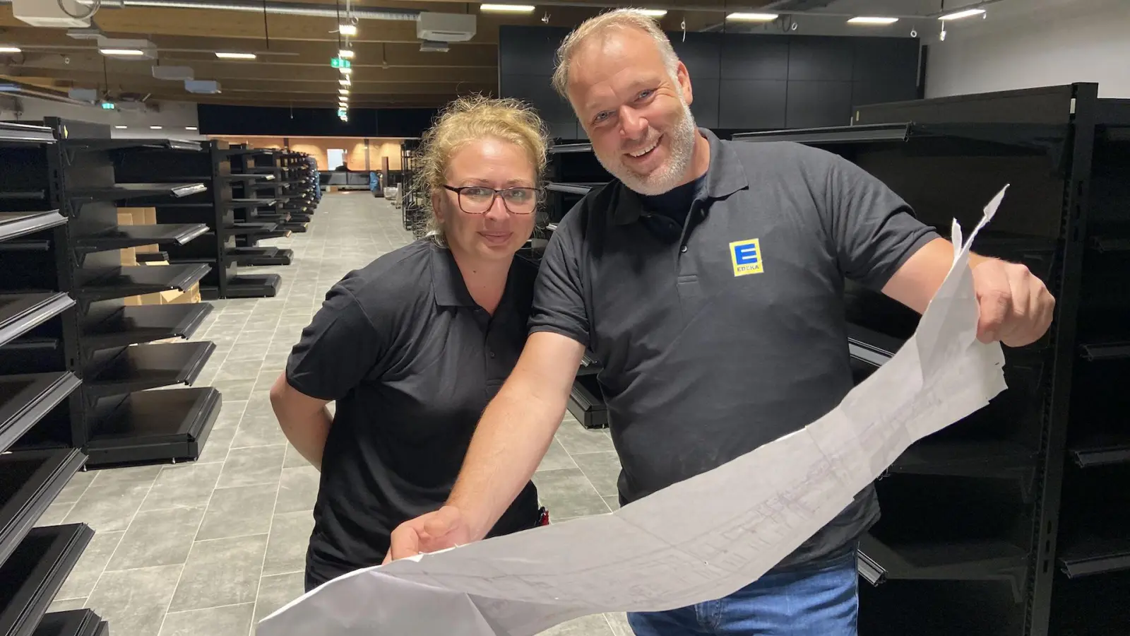 Die künftige Marktleiterin Claudia Hennig mit Betreiber Thomas Potrzebski. (Foto: taucha-kompakt.de)