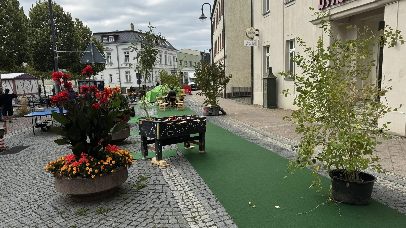 Die Straße vor dem Restaurant Dynastie wurde zum Begegnungs- und Mitmach-Ort. (Foto: Daniel Große)