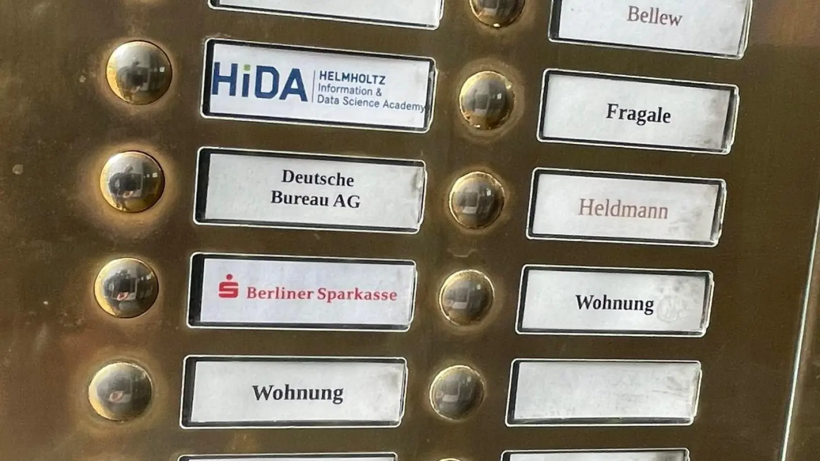 Klingeln kann man bei der Q-Properties in der Friedrichstraße 171 in Berlin nicht. (Foto: taucha-kompakt.de)