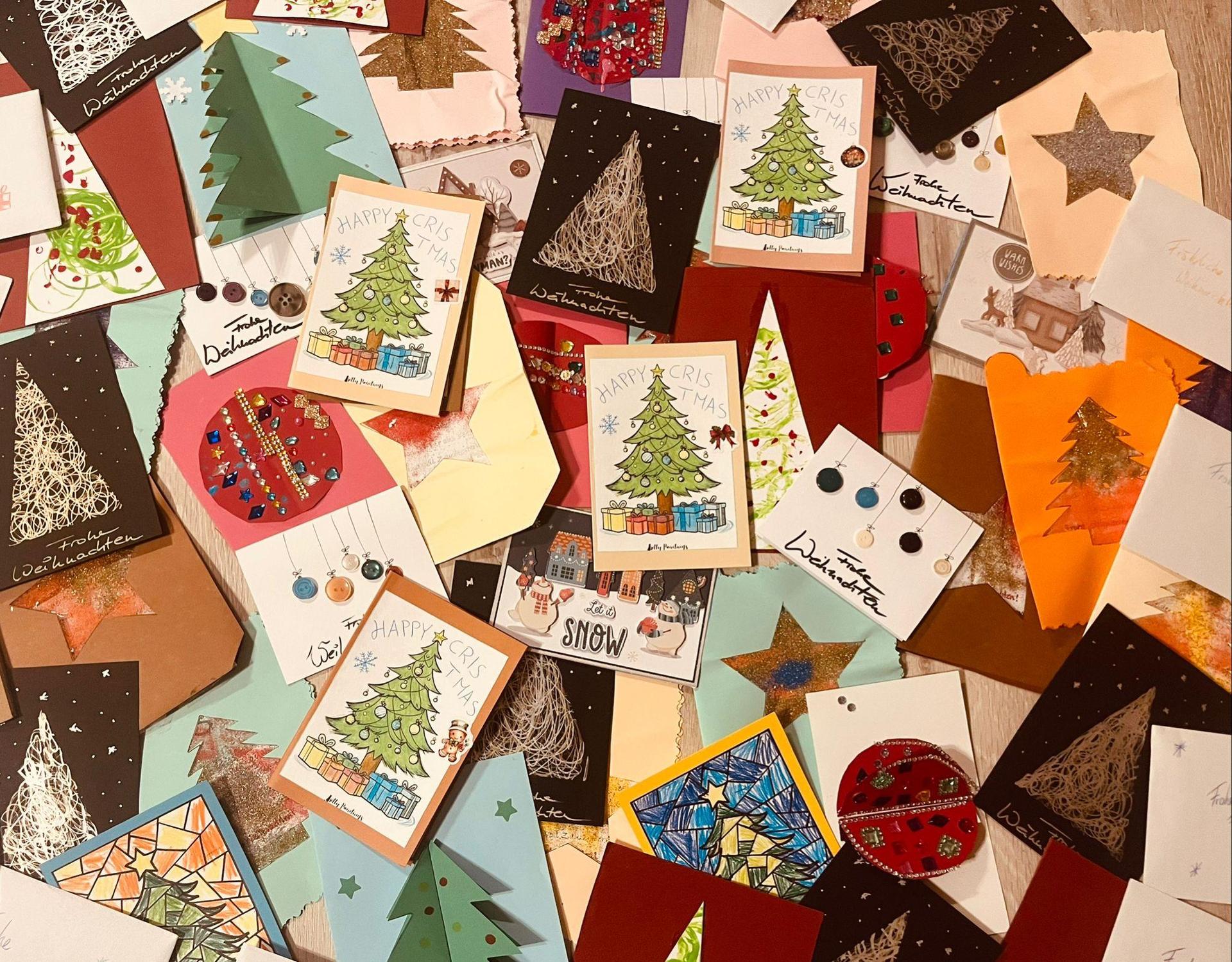 Zahlreiche Weihnachtskarten für Senioren sind bereits beim Heimatverein eingegangen. (Foto: privat)