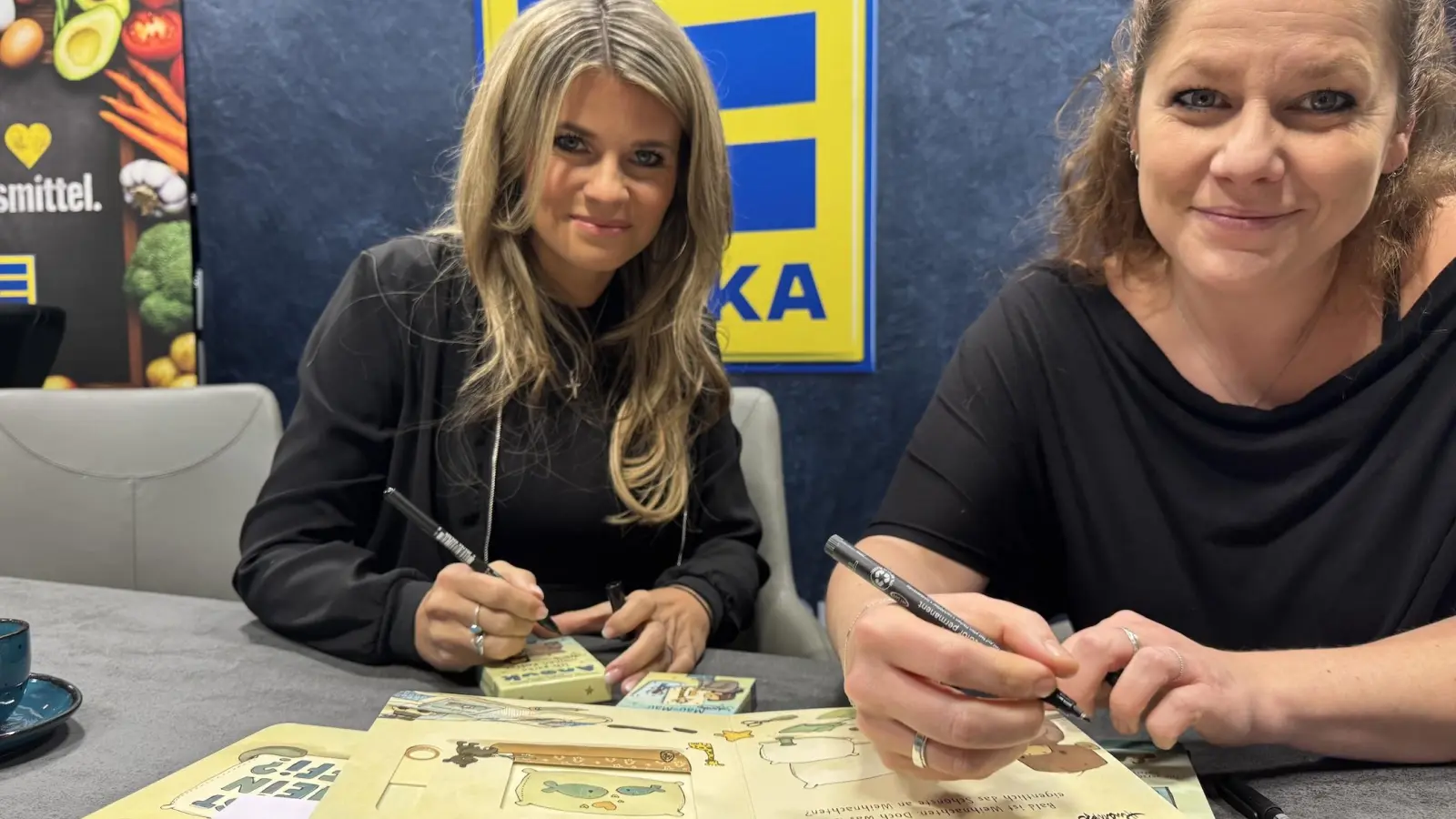 Hendrikje Balsmeyer (l.) und Illustratorin Joelle Tourlonias (Foto: Daniel Große)