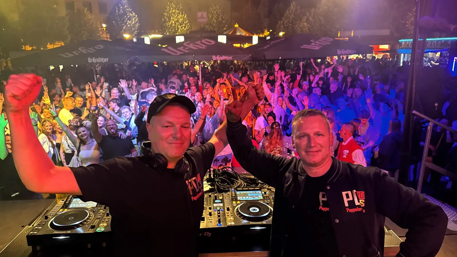 Die Pappelarena-DJs heizten am Markt ordentlich ein. (Foto: Daniel Große)