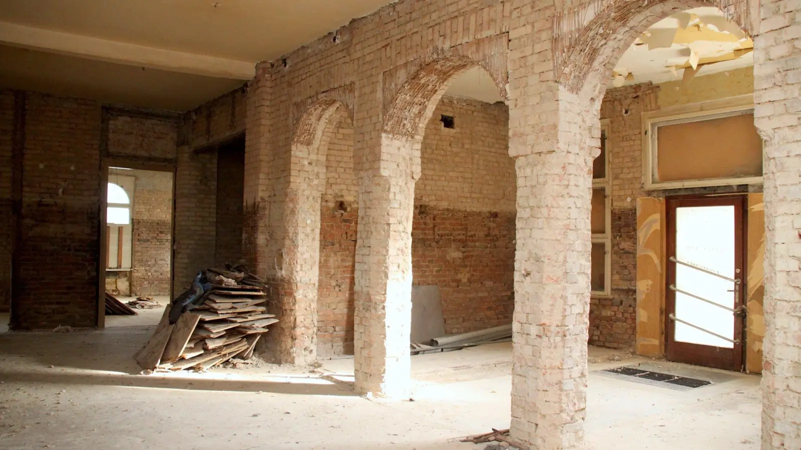 Exklusiv: Rettender Kuss für den „Kanzler“ (Foto: taucha-kompakt.de)