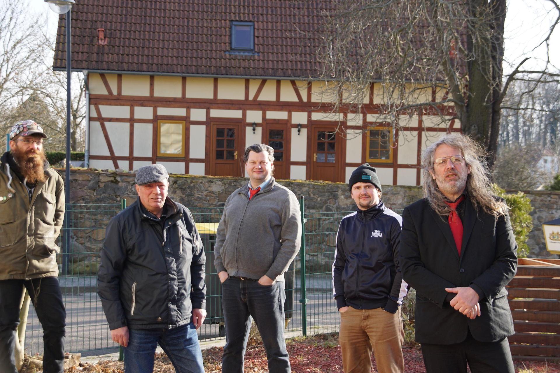 Mitglieder der PARTEI Taucha: Klaus-Dieter Jacob, Ulrich Koch, Karsten Gutjahr, Sebastian Kalex und   Thomas Kumbernuss. (v.l.) Foto: Die PARTEI (Foto: taucha-kompakt.de)
