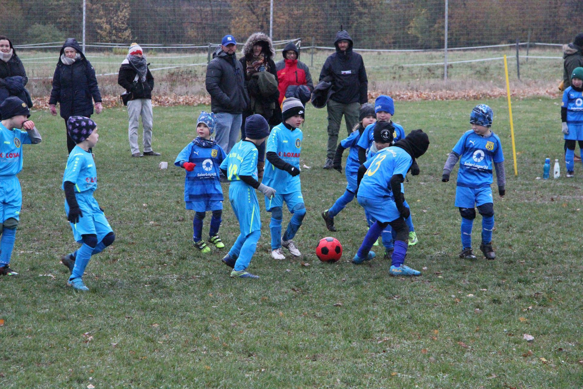Die Kids des AC Taucha beim ersten Testspiel. Foto: Verein (Foto: taucha-kompakt.de)