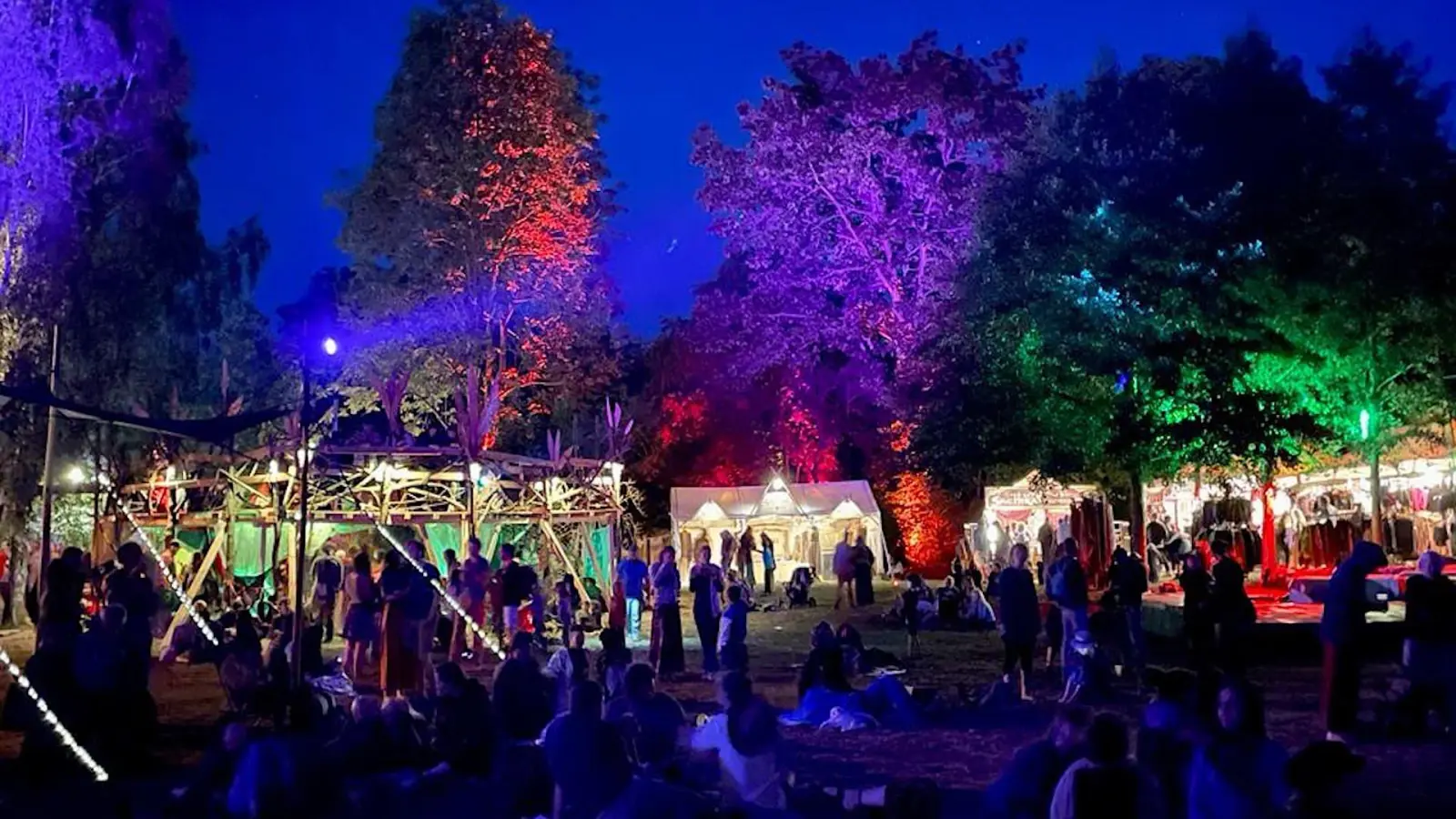 Nach dem Ancient Trance: Feedback-Runde mit Tauchaern (Foto: taucha-kompakt.de)