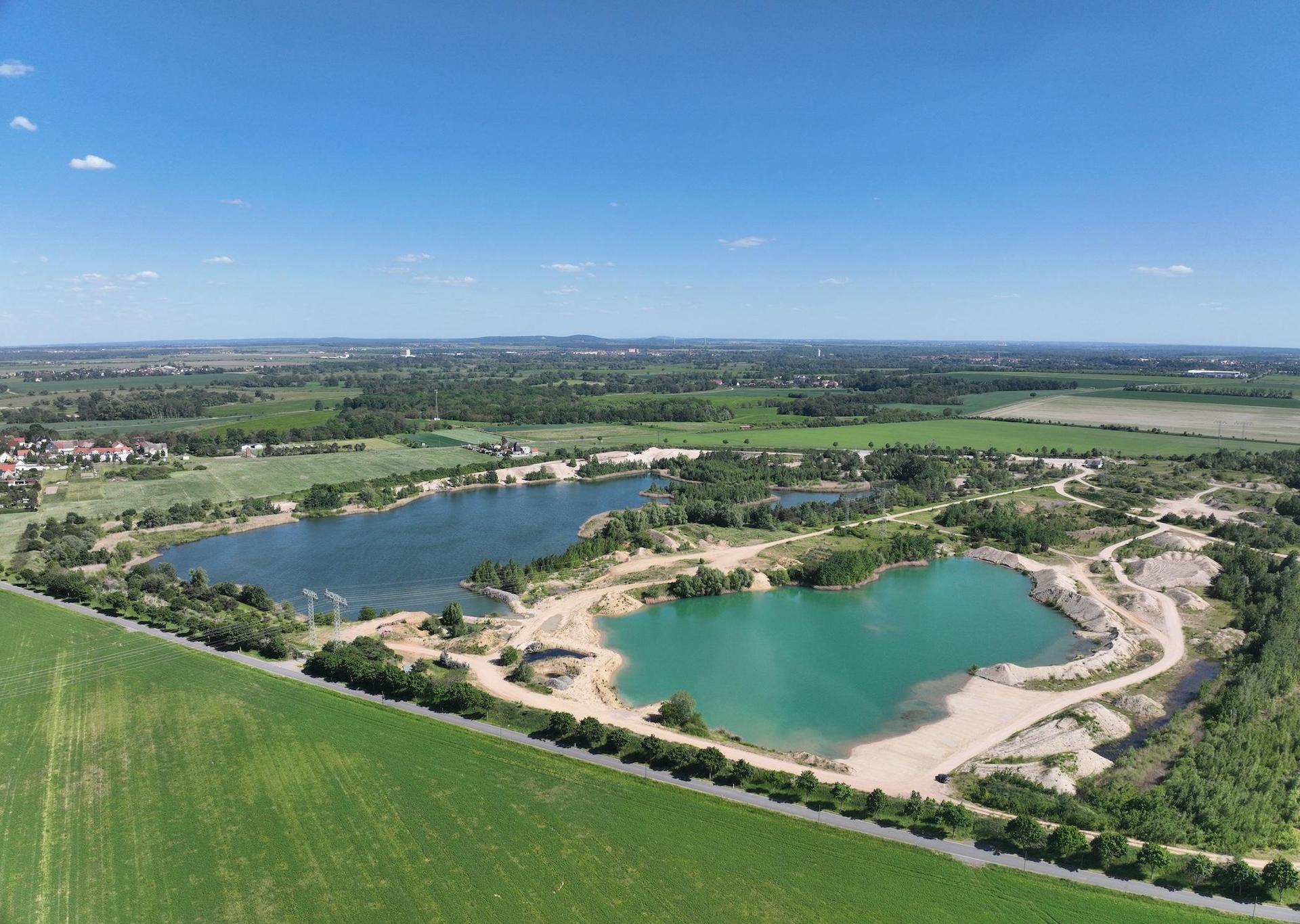 Die Kiesgrube Zschepplin ist auch ein Biotop und Lebensraum vieler Tier- und Pflanzenarten. (Foto: Unternehmensgruppe Roesl)