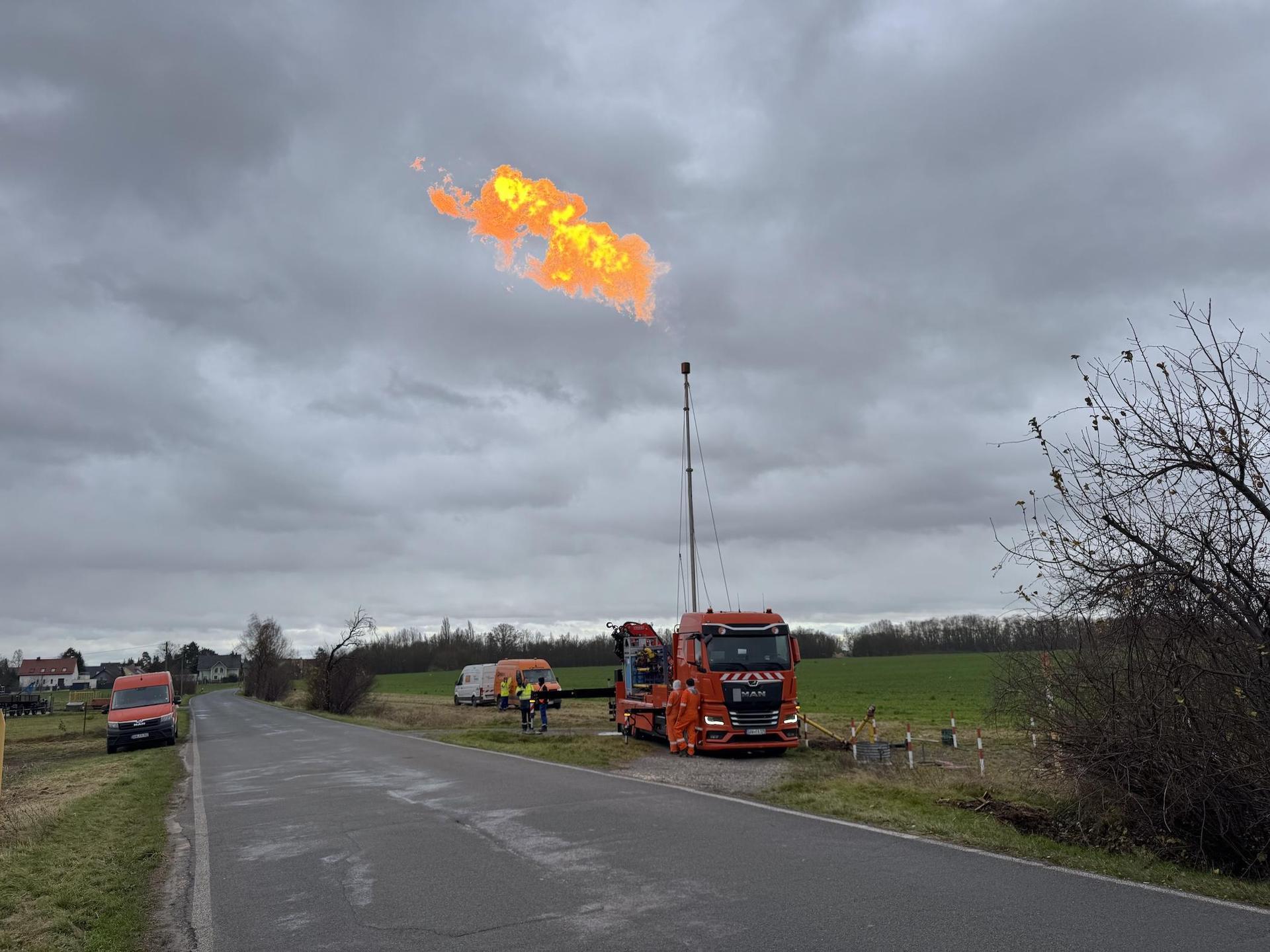 Die Gasfackel zwischen Plösitz und Panitzsch. (Foto: Daniel Große)