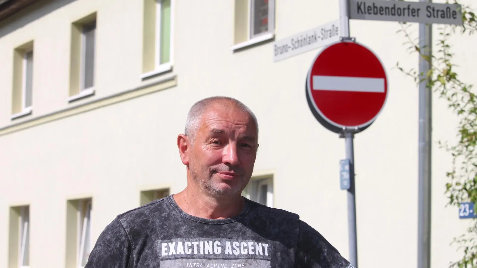 Anwohner Ralf Kluge wundert sich über die plötzliche Änderung der Verkehrsführung. (Foto: taucha-kompakt.de)