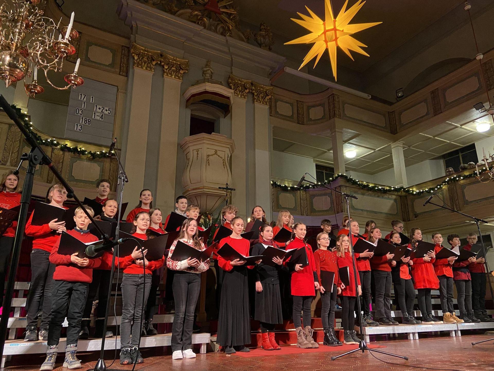 Weihnachtskonzert des Gymnasiums bringt Licht in die Herzen (Foto: taucha-kompakt.de)