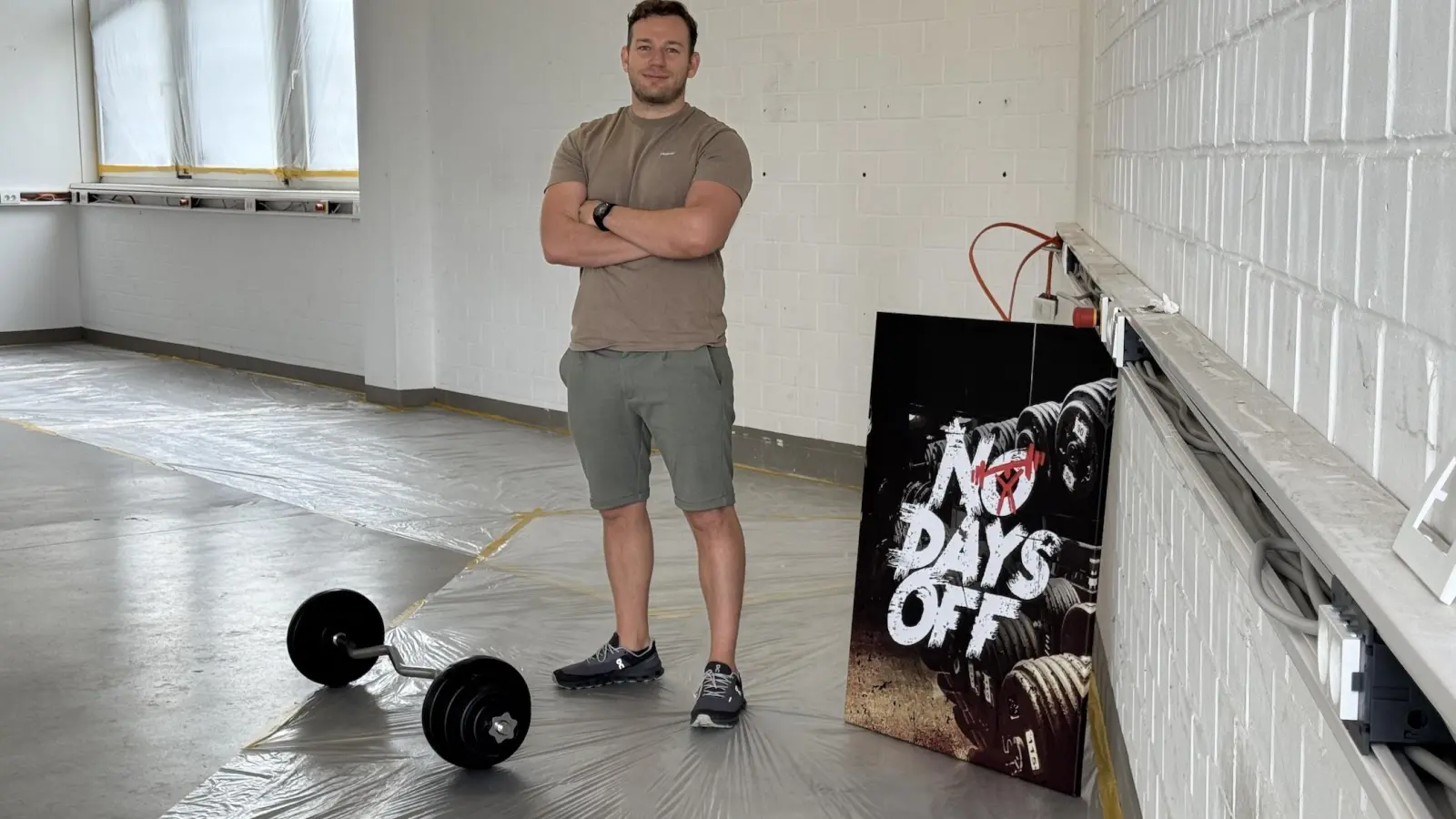 In Kürze entsteht Am Obstgut 9 das erste Fitnessstudio der Kette fit+ in Taucha. Fabian Henschel wird es betreiben. (Foto: Daniel Große)