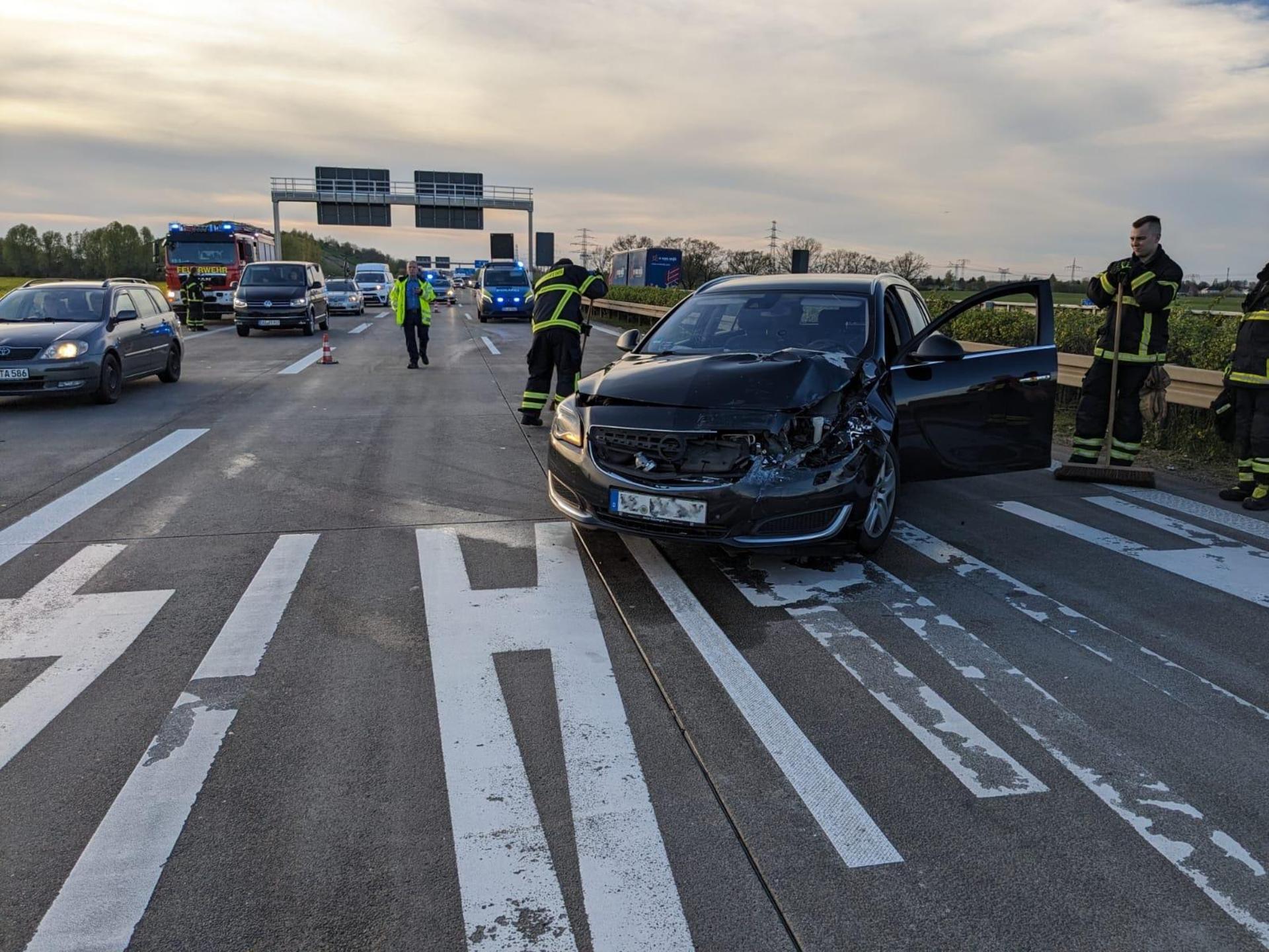 Unfall auf der A14 am 6. April 2024 (Foto: Freiwillige Feuerwehr Taucha)