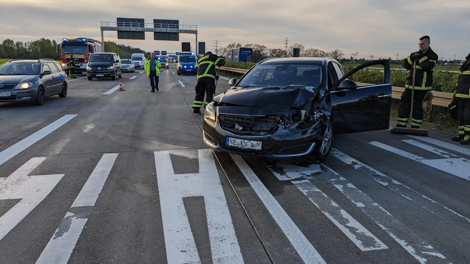 Unfall auf der A14 am 6. April 2024 (Foto: Freiwillige Feuerwehr Taucha)