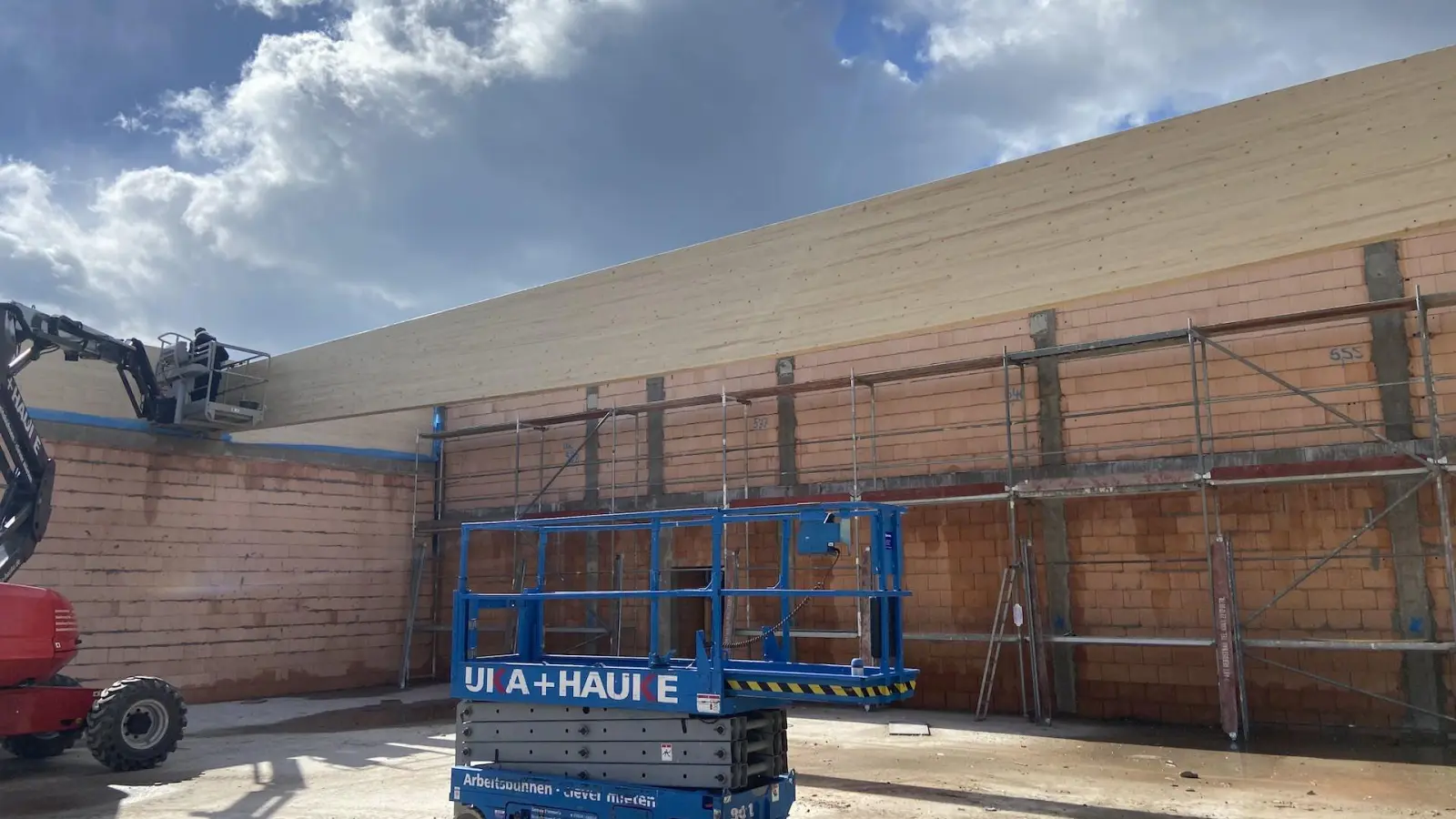 Ein Dachverbinder ist bereits montiert. (Foto: taucha-kompakt.de)