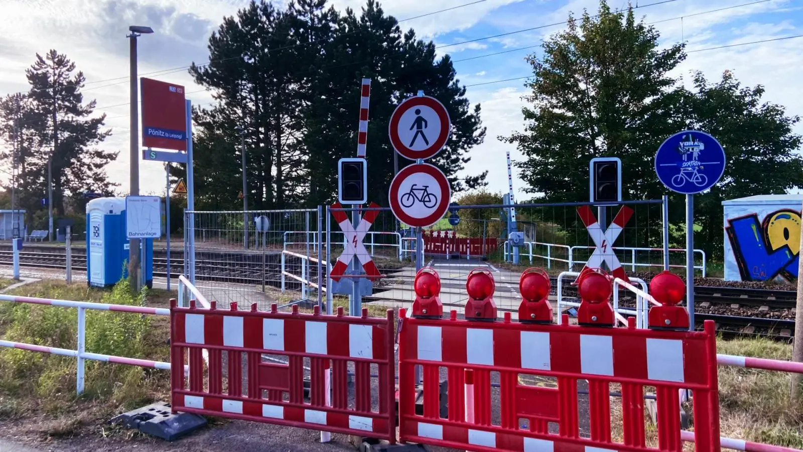 Auch der kleine Bahnübergang am S-Bahnhof Pönitz wurde gesperrt. (Foto: taucha-kompakt.de)