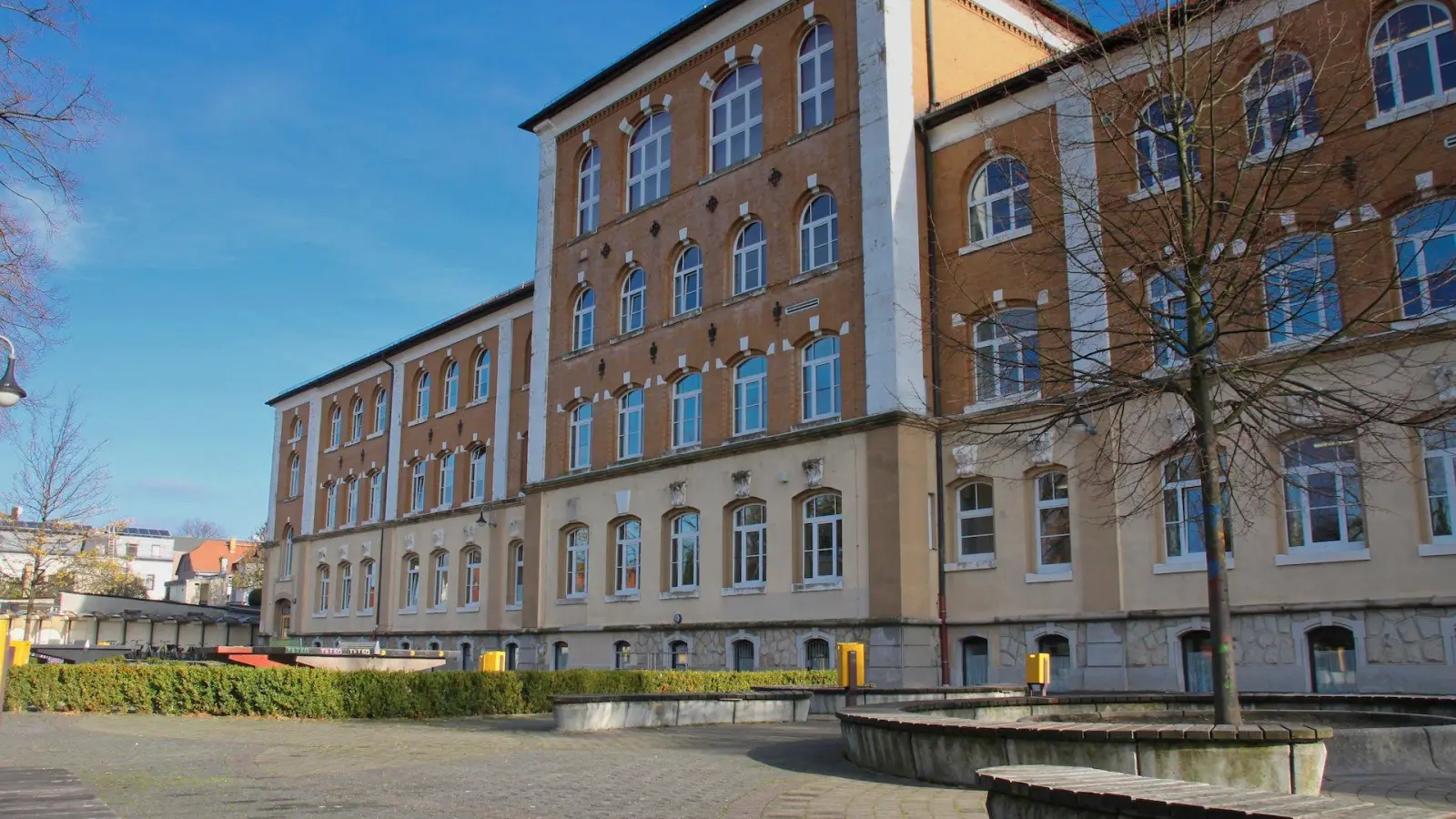 Aufregung im Gymnasium Taucha wegen herabfallendem Putz (Foto: taucha-kompakt.de)