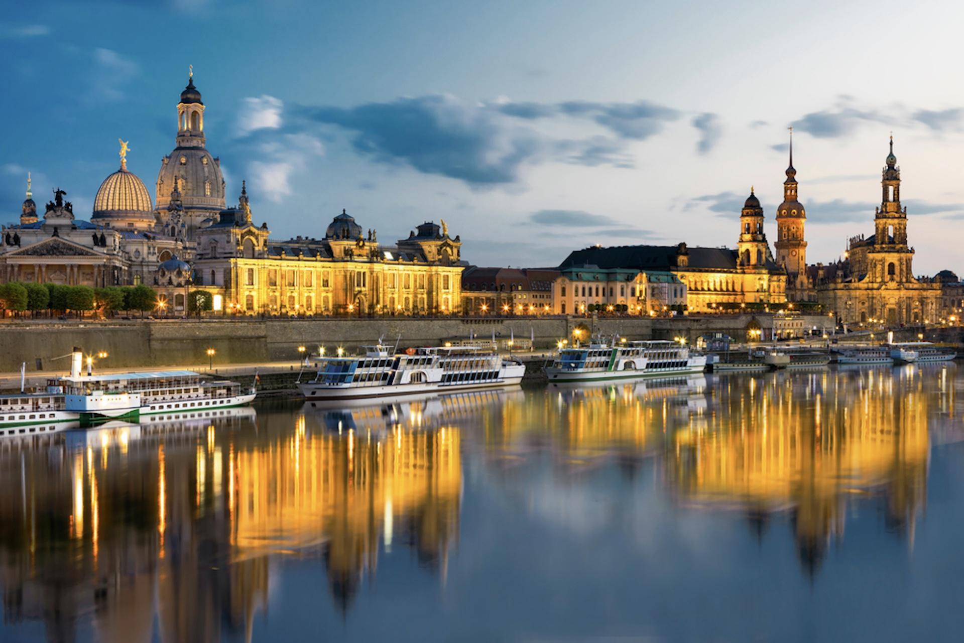 https://www.shutterstock.com/image-photo/dresden-city-skyline-elbe-river-augustus-1712317117 (Foto: Shutterstock (lizenziert))