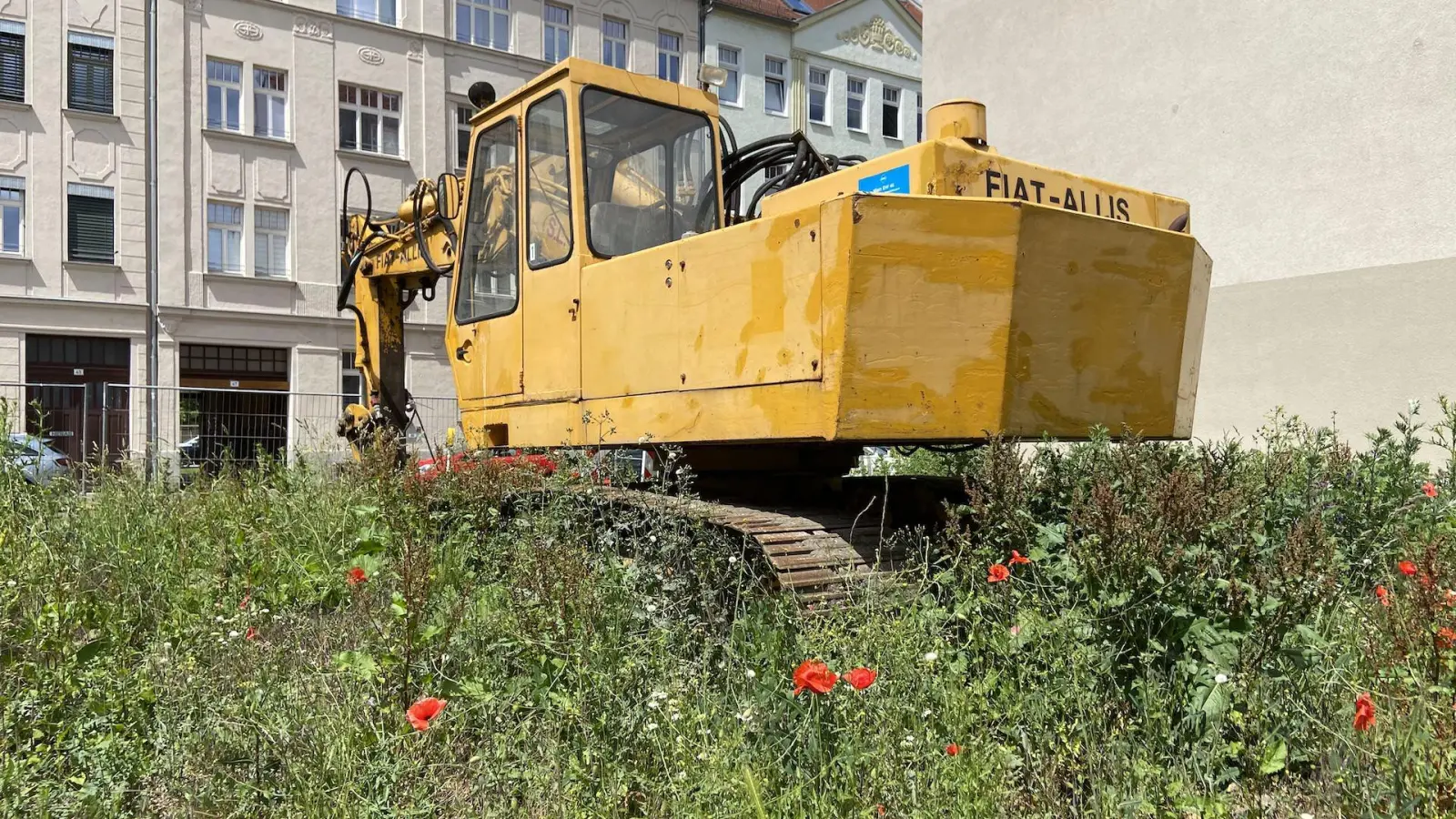 Auf diesem Grundstück an der Taubestraße 30 will die Q-Properties ein Mehrfamilienhaus mit Tiefgarage bauen. (Foto: taucha-kompakt.de)