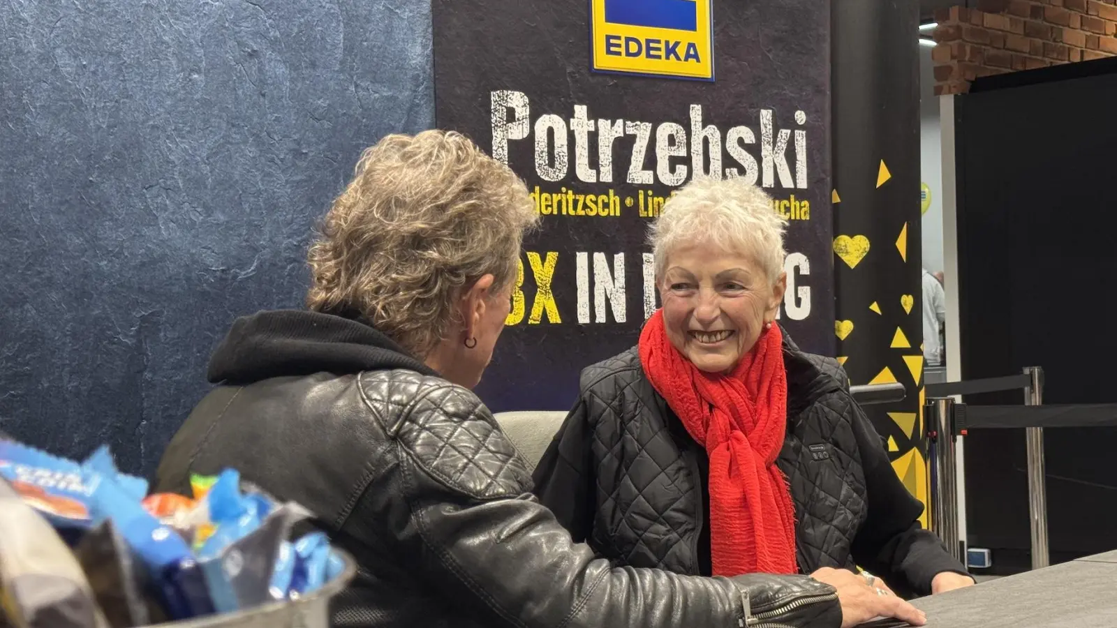 Christa Grischinski traf dank des ASB-Wünschewagens auf Peter Maffay. (Foto: Daniel Große)