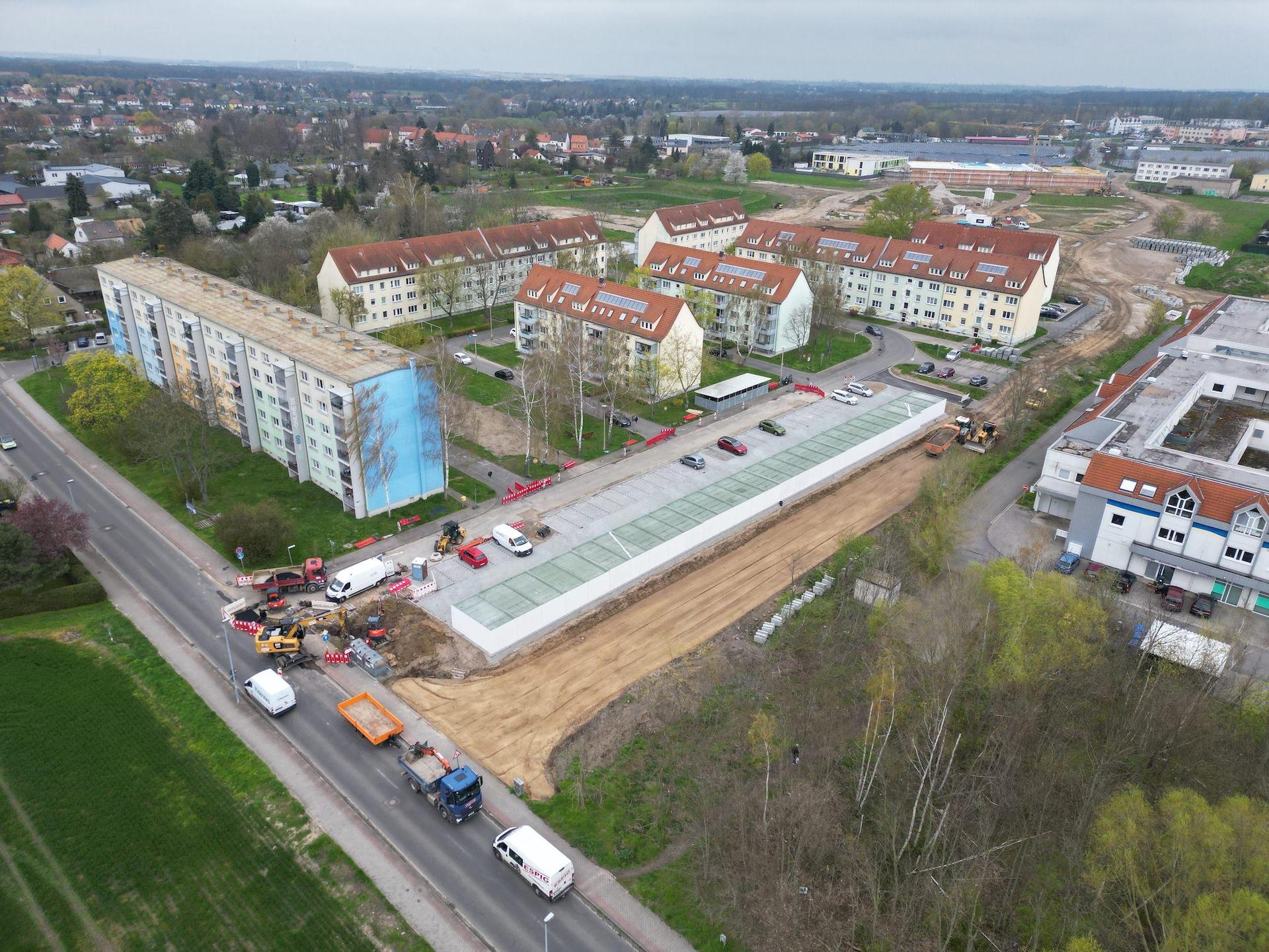 Bereits aktuell gibt es an der Dewitzer Straße eine Straßeneinengung aufgrund von Bauarbeiten. Ab kommender Woche ist die Straße für zwei Wochen voll gesperrt. (Foto: taucha-kompakt.de)