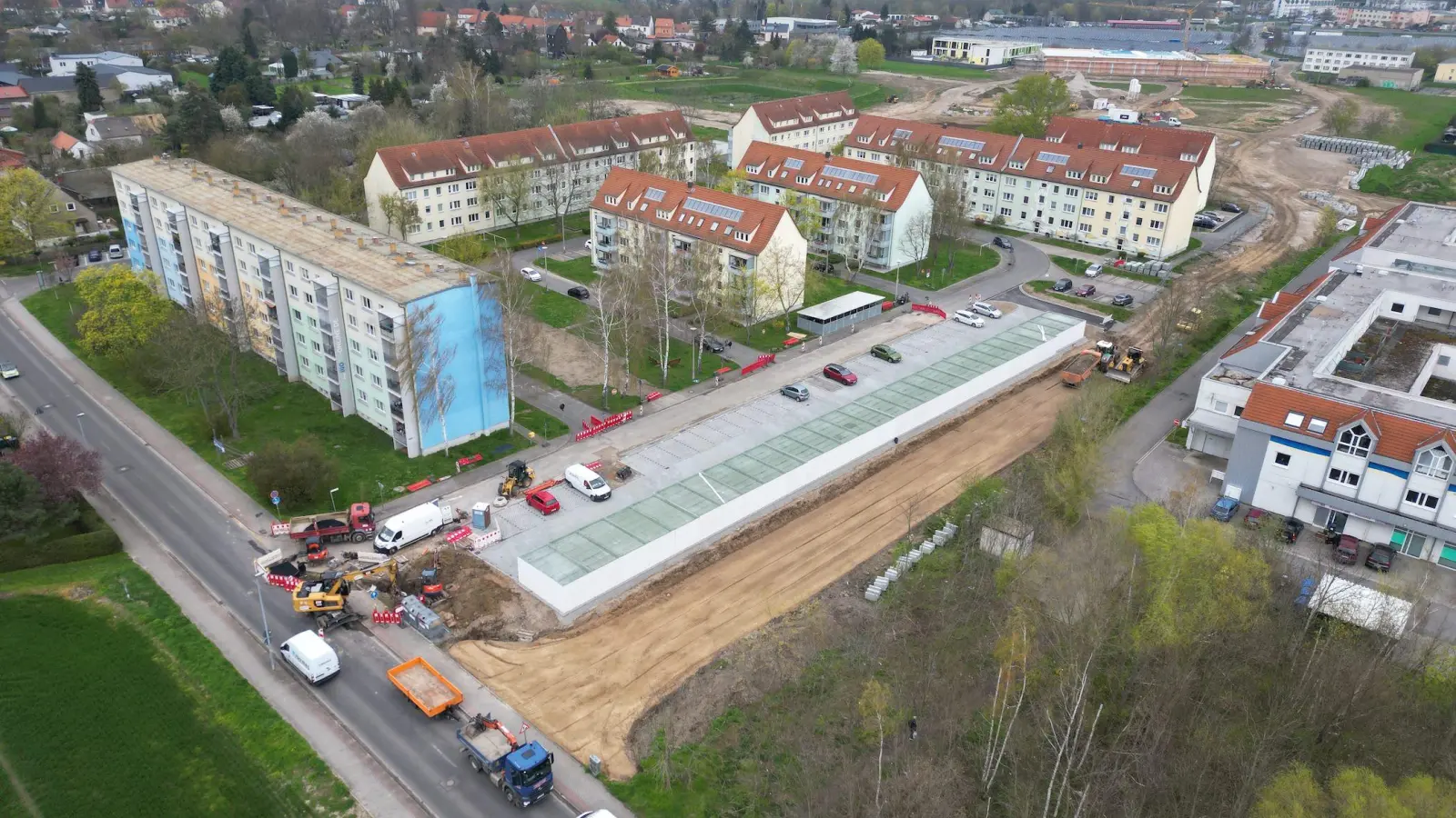 Bereits aktuell gibt es an der Dewitzer Straße eine Straßeneinengung aufgrund von Bauarbeiten. Ab kommender Woche ist die Straße für zwei Wochen voll gesperrt. (Foto: taucha-kompakt.de)