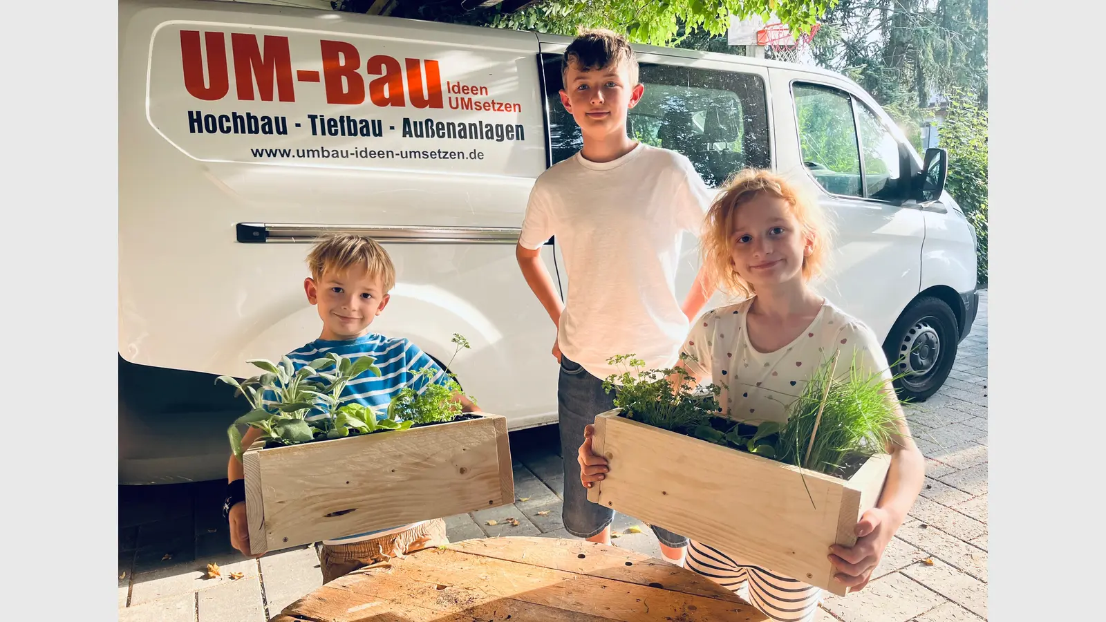 Unterstützt wird das Herbstferienprogramm des Heimatvereins vom Unternehmen UM-Bau aus Taucha. (Foto: Heimatverein Taucha)