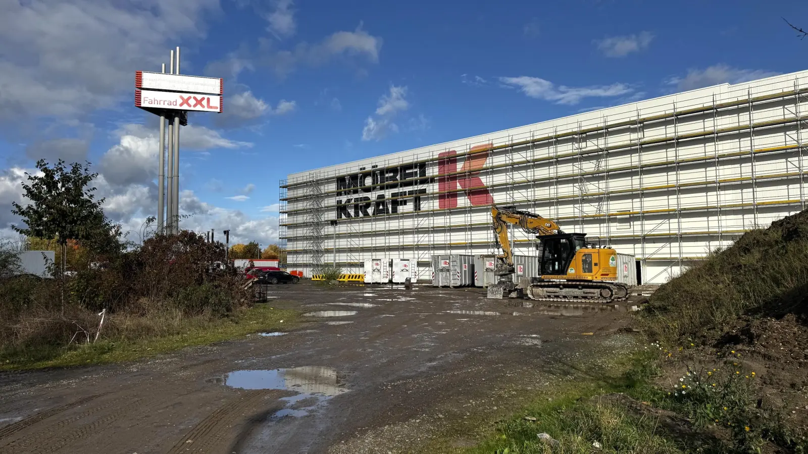 Das Gebäude ist vollständig eingerüstet. (Foto: Daniel Große)