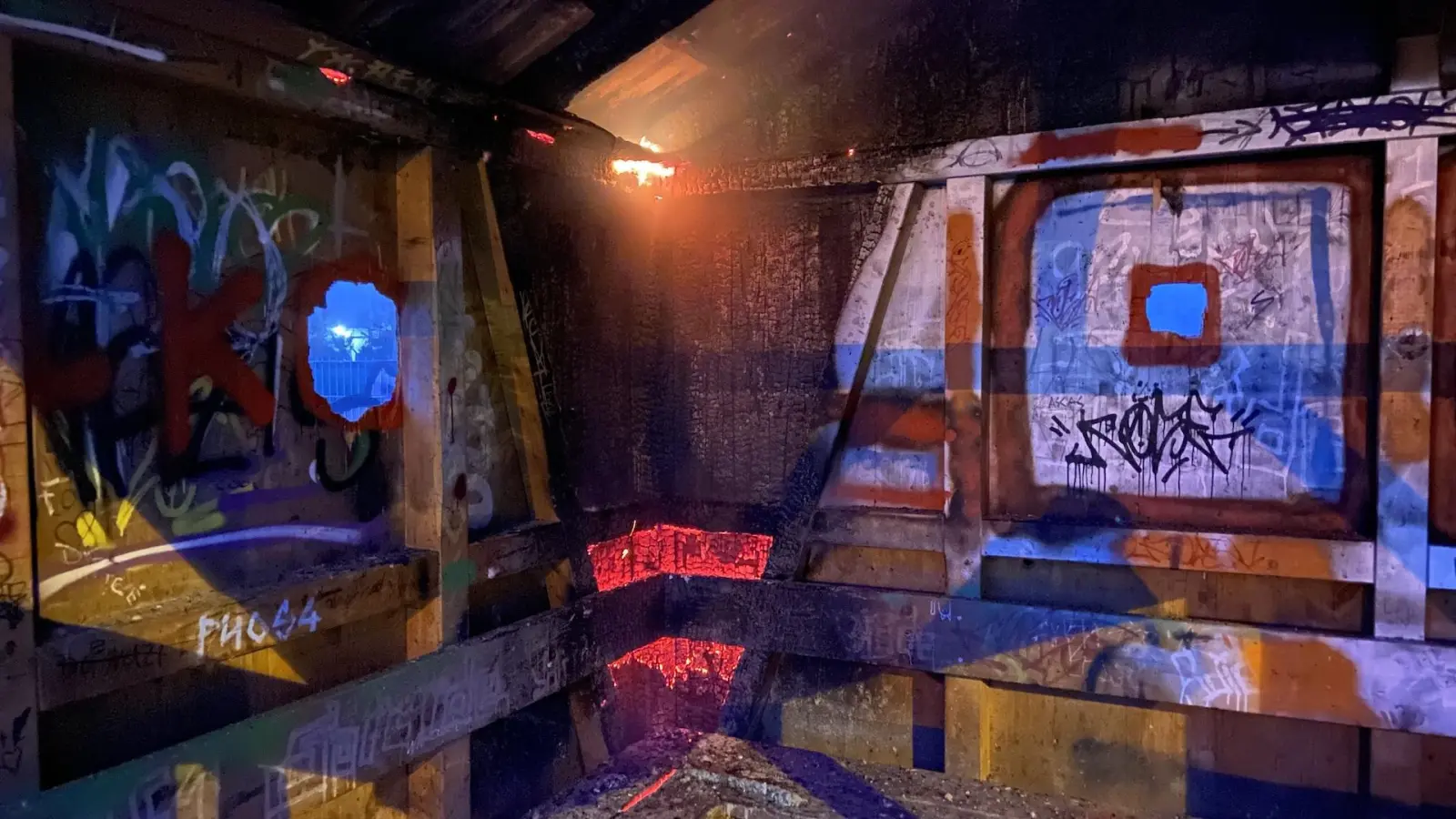 Holzhütte auf der Festwiese brannte (Foto: taucha-kompakt.de)