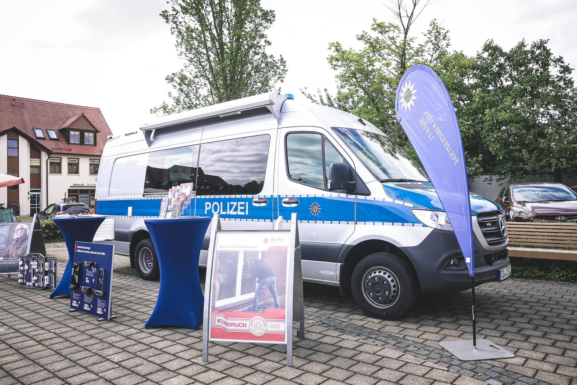 Das Präventionsmobil der Polizei macht Station in Taucha. (Foto: Polizeidirektion Leipzig)