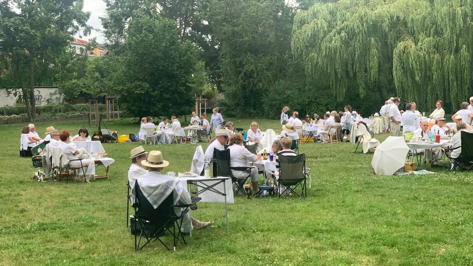 Dîner en blanc mit Teilnehmerrekord (Foto: taucha-kompakt.de)