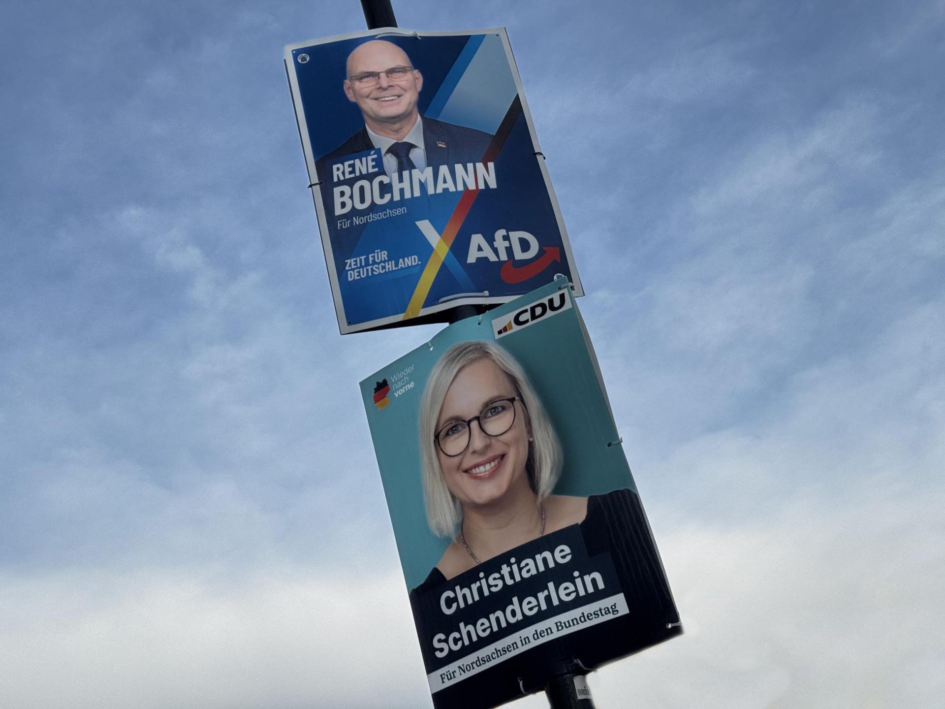 Nach der Wahl: René Bochmann von der AfD zieht deutlich an Christiane Schenderlein von der CDU vorbei. <br> (Foto: Daniel Große)
