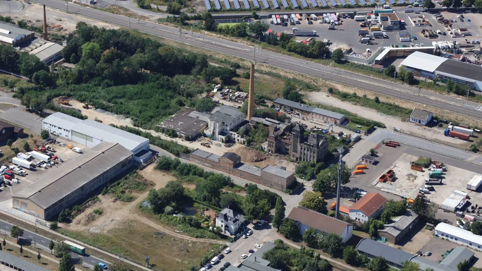 Die Industriebrache Freiligrathstraße (Bildmitte) soll revitalisiert werden. Foto: Ronny Schäfer /  propellermann.de &  leipzig-luftbilder.net (Foto: taucha-kompakt.de)
