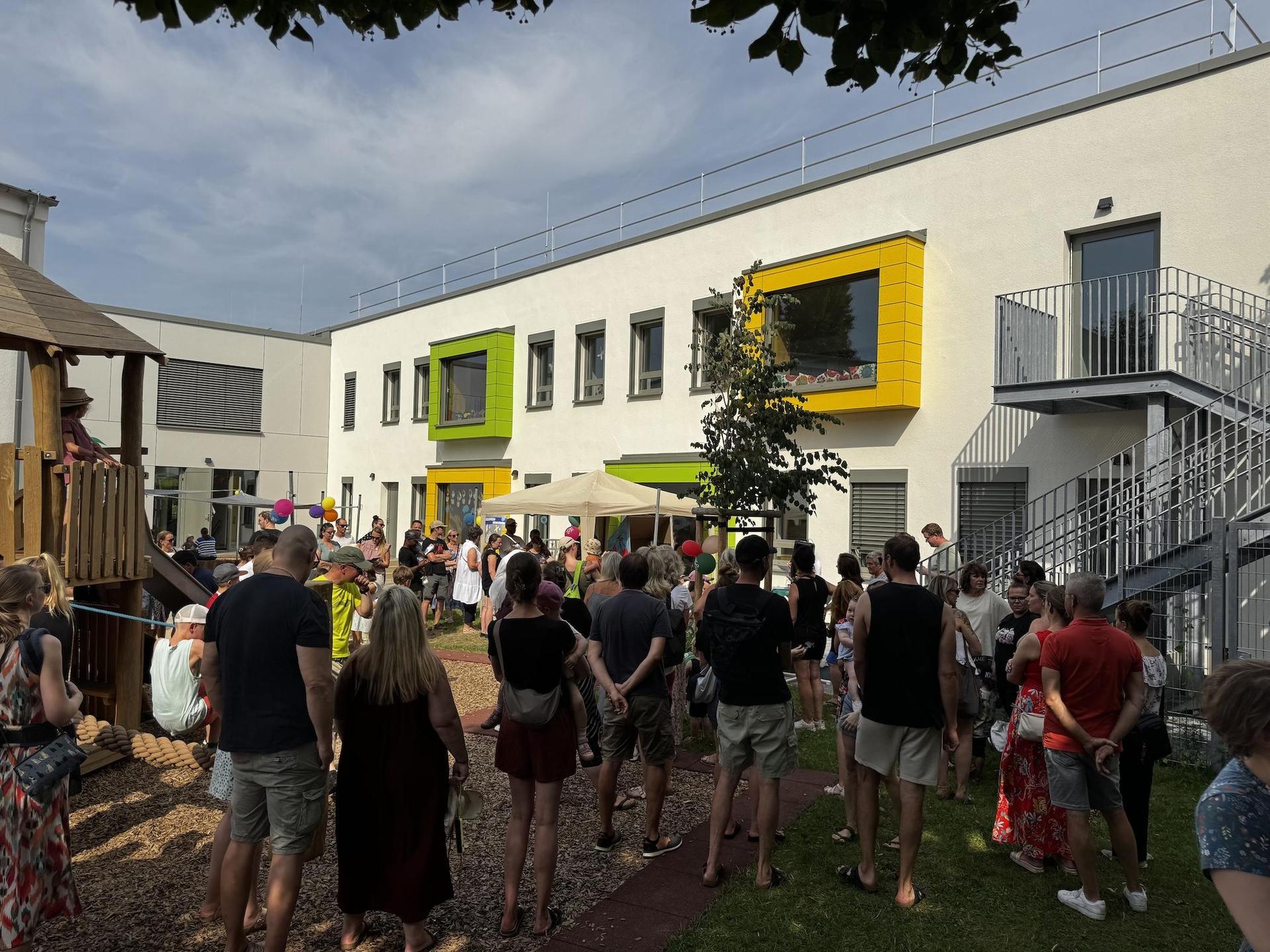 Die Kita Flohkiste wurde mit einem Sommerfest offiziell neueröffnet.  (Foto: Daniel Große)