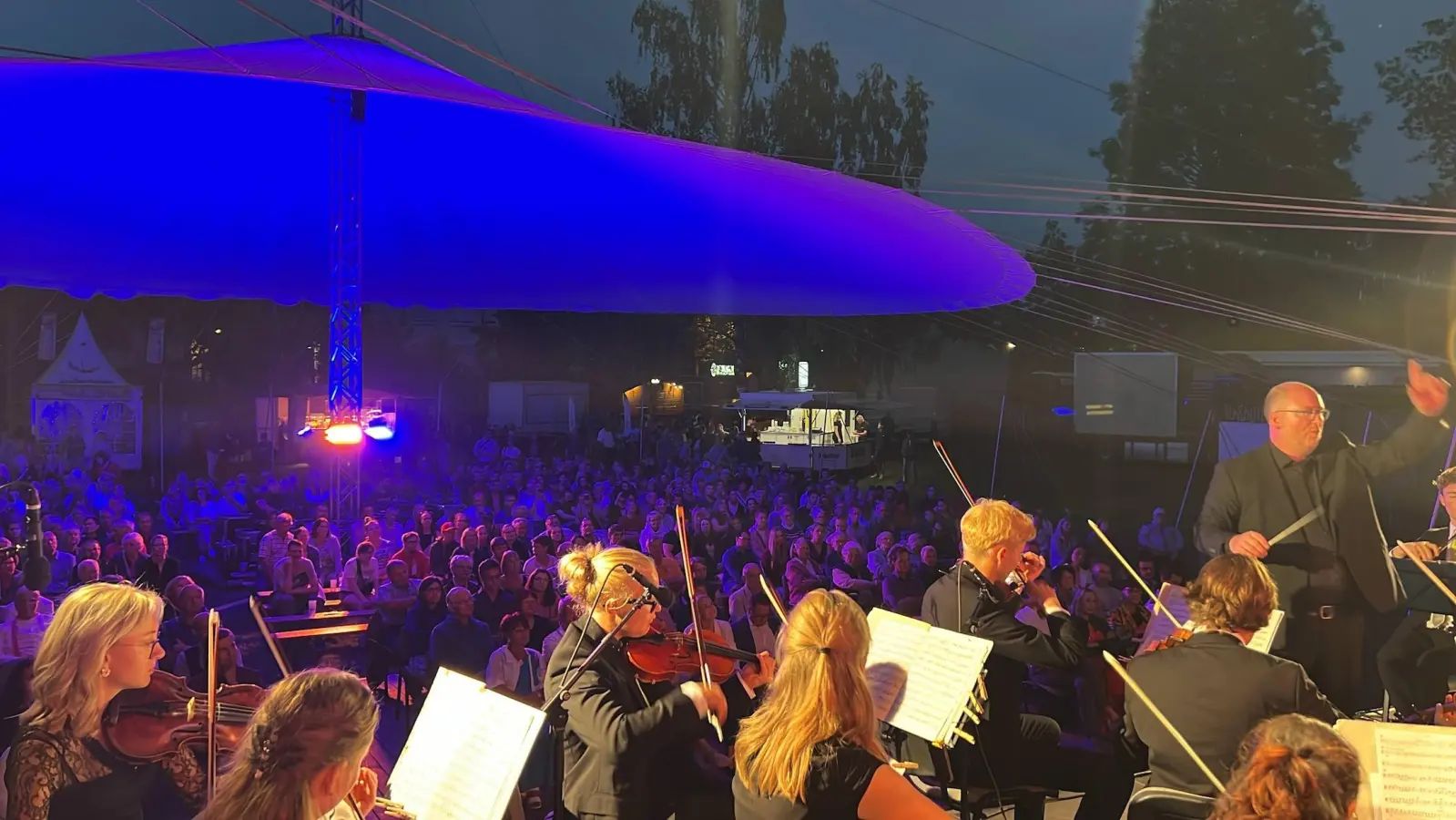 Klänge aus bekannten Kinofilmen wurden gespielt. (Foto: Roman Knoblauch)