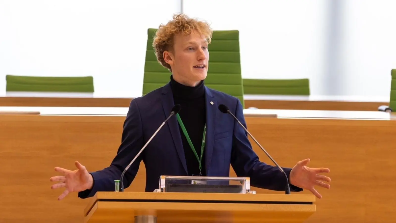 Laurenz Frenzel im November 2022 im Sächsischen Landtag beim 19. Jugend-Redeforum (Foto: Steffen Füssel)