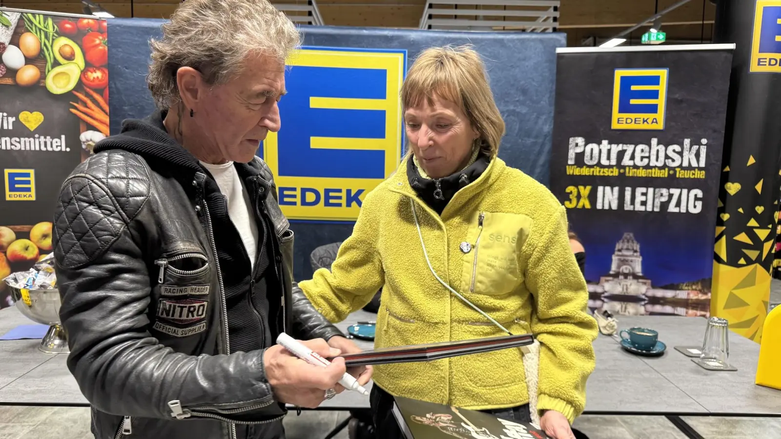 Kerstin Lehmann aus der Nähe von Torgau ist Maffay-Fan seit den 90ern.  (Foto: Daniel Große)