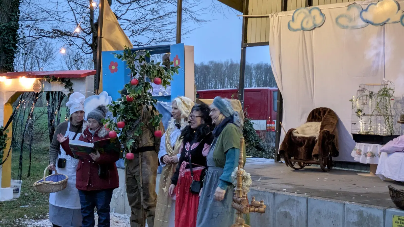 Das Weihnachtsmärchen ist jedes Jahr ein Höhepunkt auf dem Merkwitzer Weihnachtsmarkt. (Foto: Henry Ottilie)