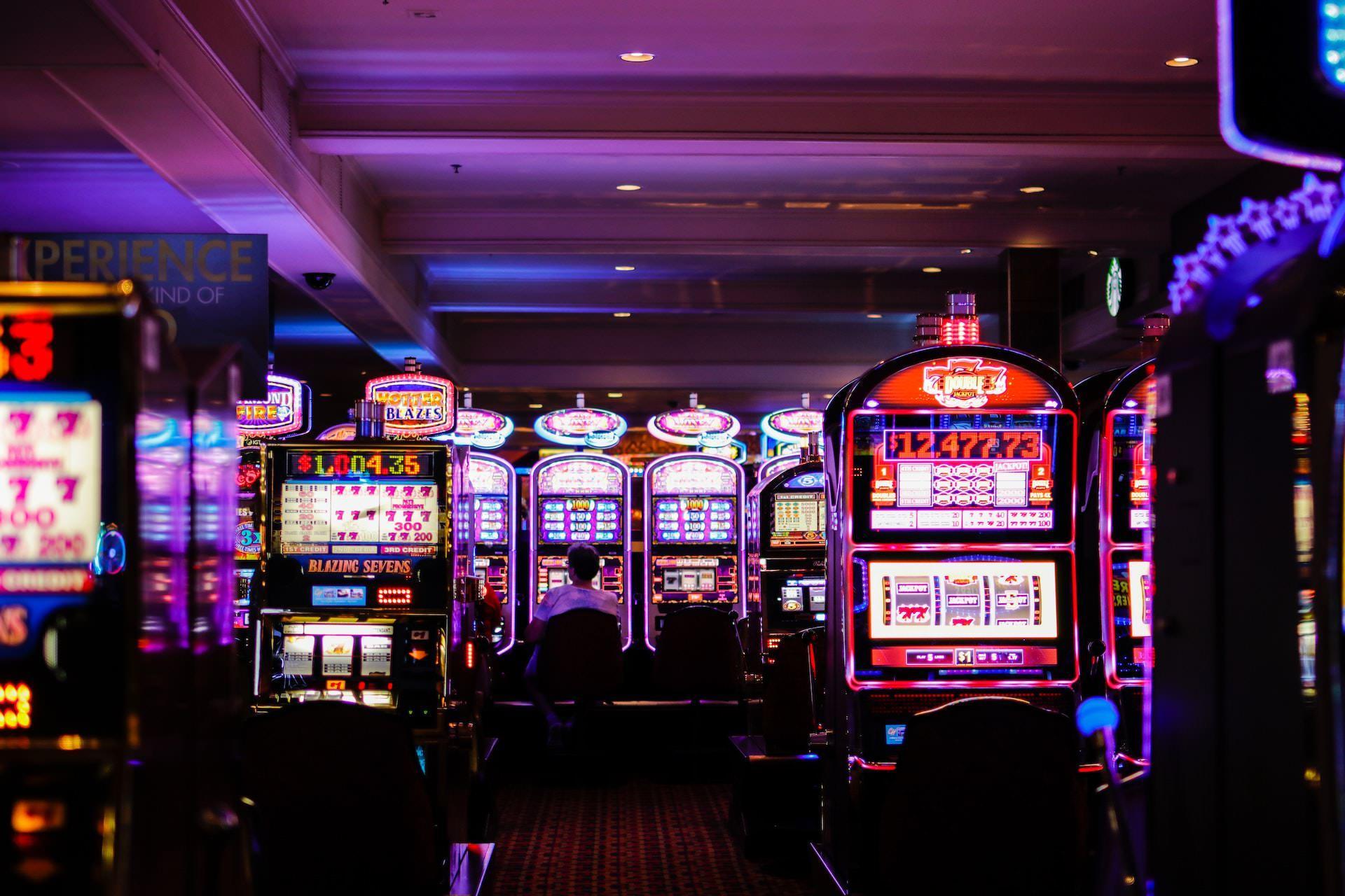 Die beliebten Spielautomaten können seit Juli 2021 legal in lizensierten Online-Casinos gezockt werden. Bildquelle: Benoit Dare / Unsplash (Foto: nordsachsen24.de)