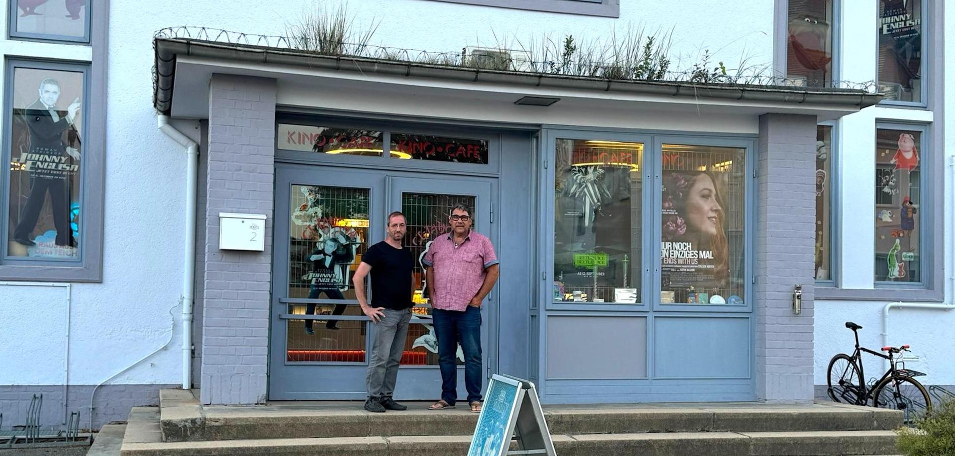 Kinobetreiber Daniel Grahl mit Filmemacher Mario Nieswandt (l.) (Foto: Kino Taucha)