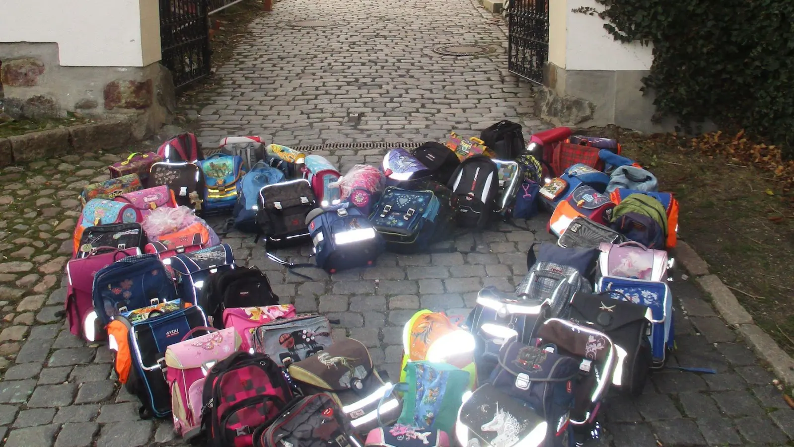 Gestohlener Transporter, gespendete Schulranzen, überraschte Schülerin (Foto: taucha-kompakt.de)