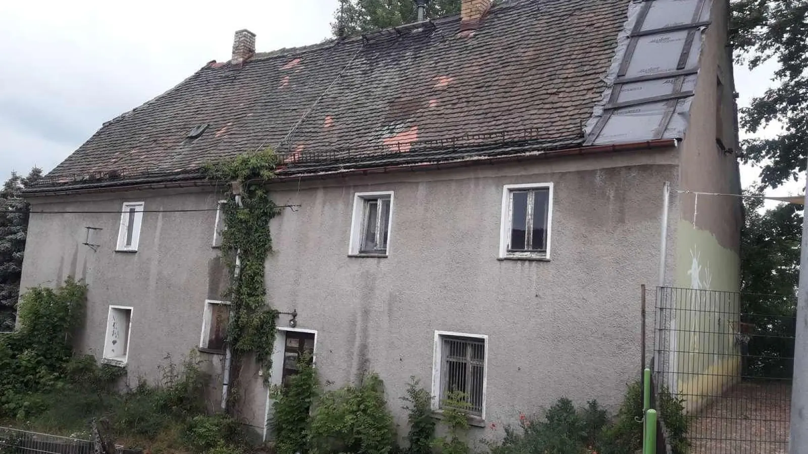 Altes Gemeindeamt Pönitz wird abgerissen, Ortsmitte aufgewertet (Foto: taucha-kompakt.de)