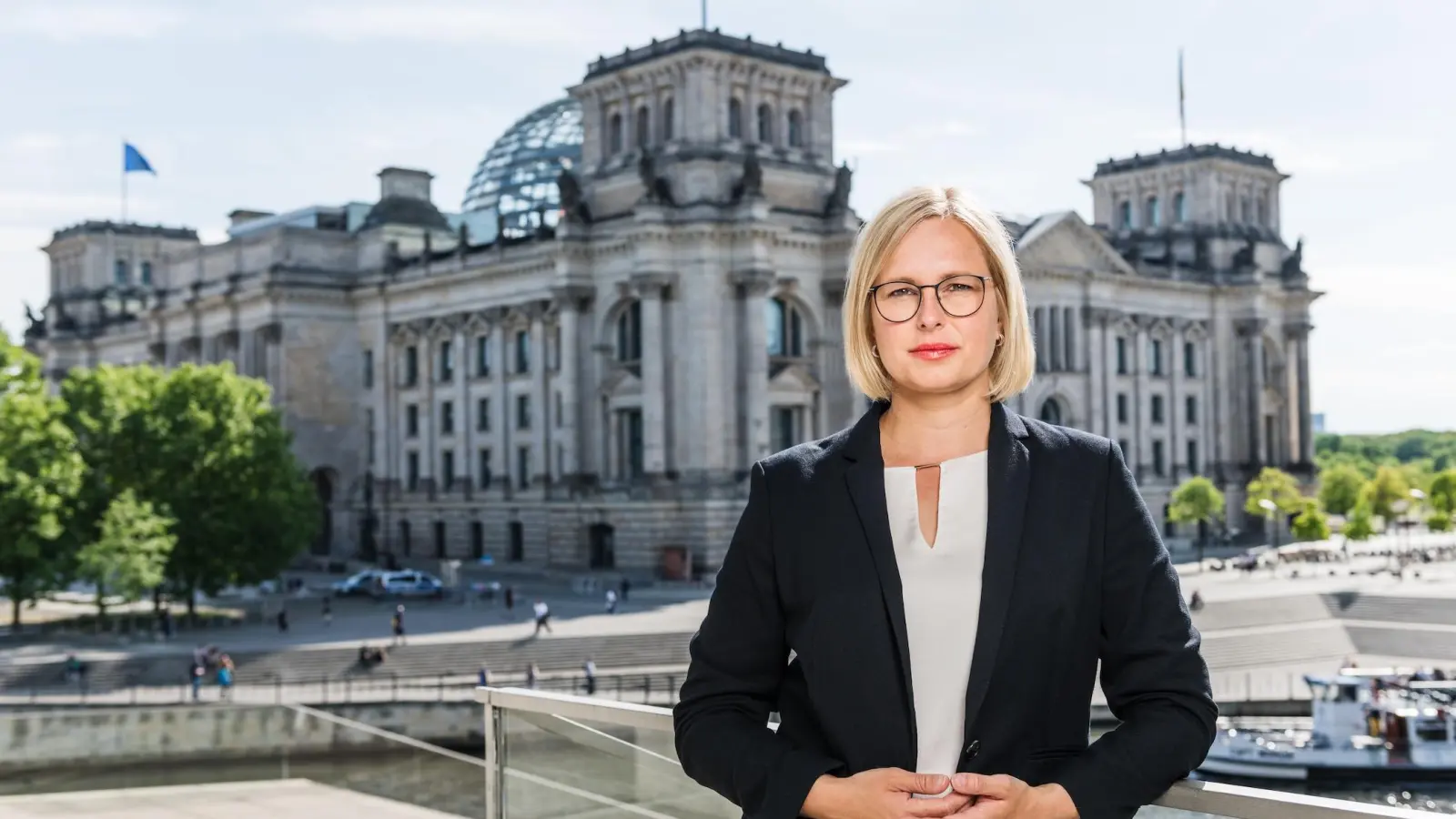 Christiane Schenderlein lädt interessierte Bürger in den Bundestag ein. (Foto: Büro Schenderlein)