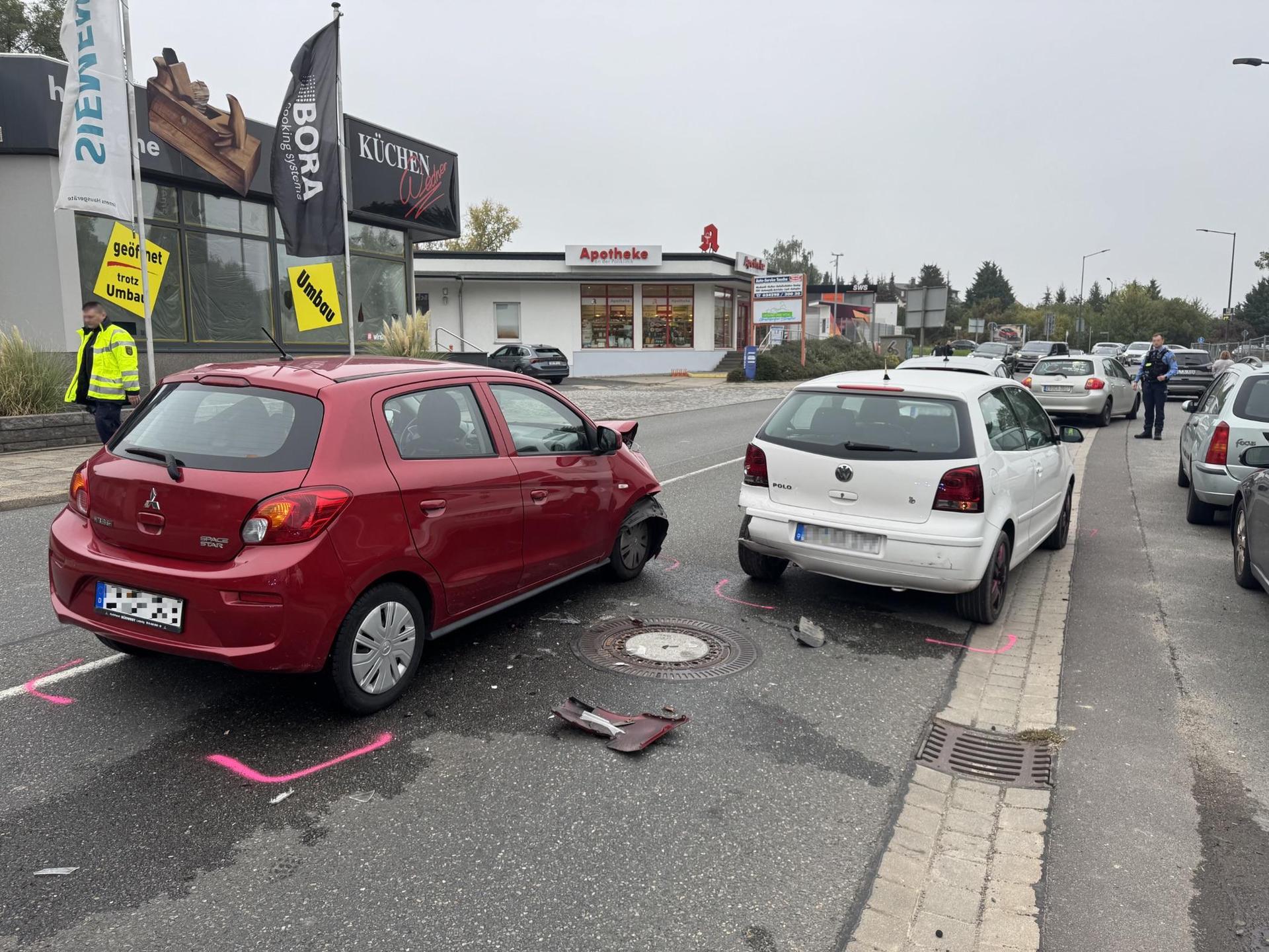 Am Unfall waren vier Fahrzeuge beteiligt. (Foto: Daniel Große)