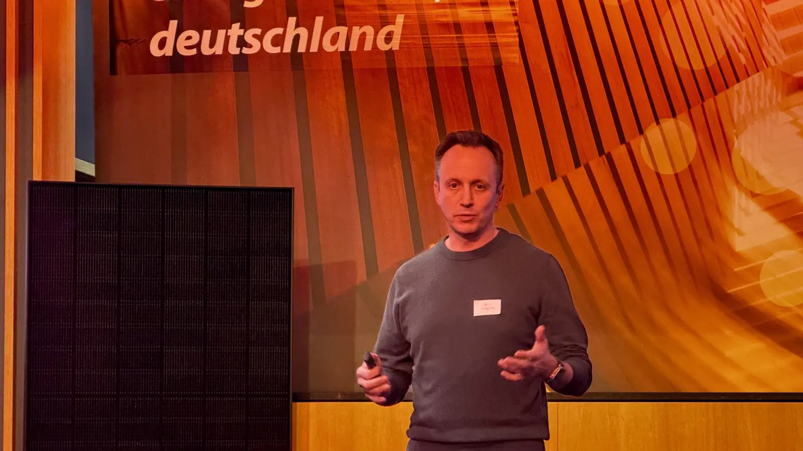 EKD-CEO Christian Arnold am Tauchaer Standort am 6. November. (Foto: Daniel Große)